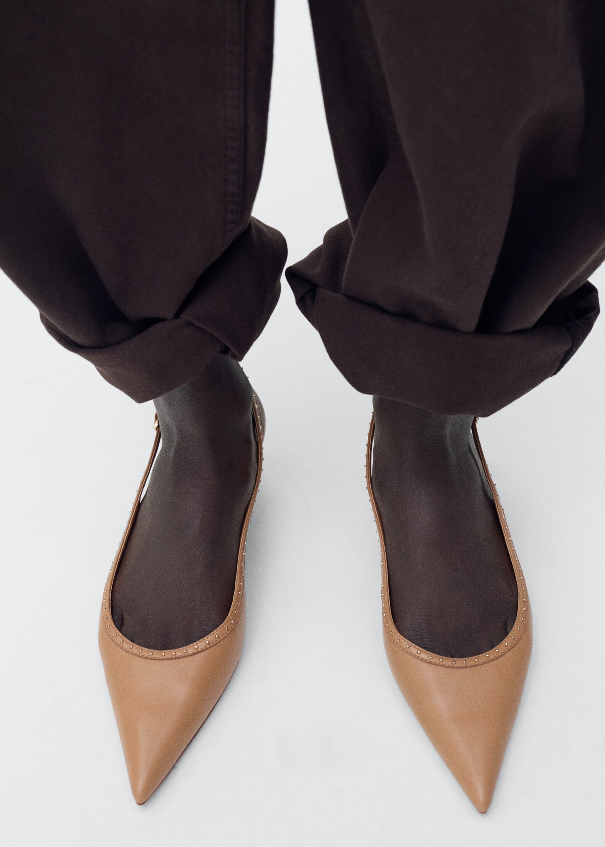 Kitten-heel shoes with stud detail - General plane