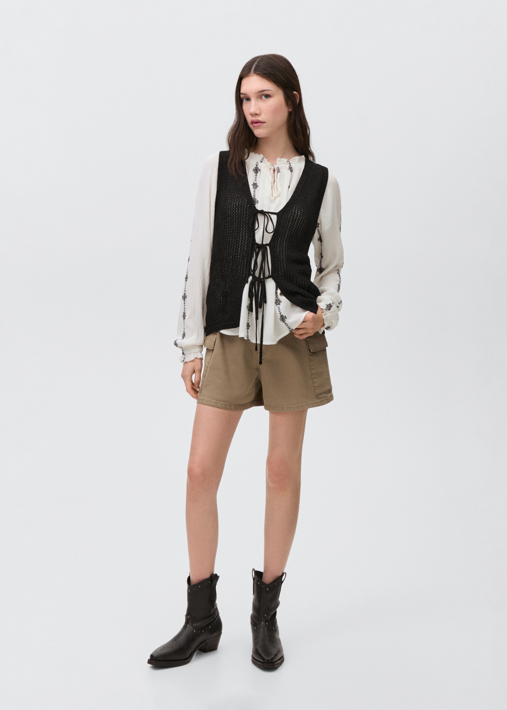 Openwork knitted waistcoat - General plane