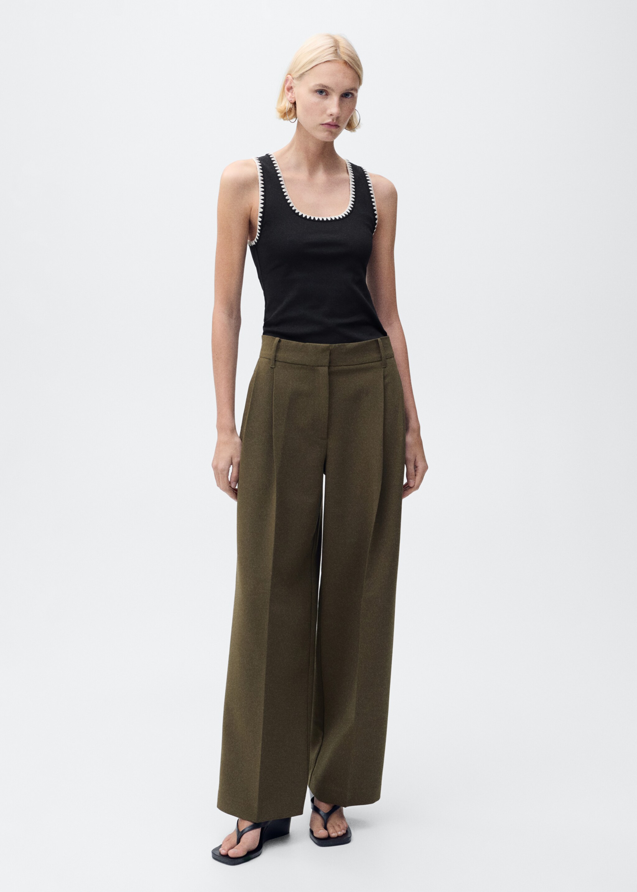 Low-cut top with contrasting trim - General plane