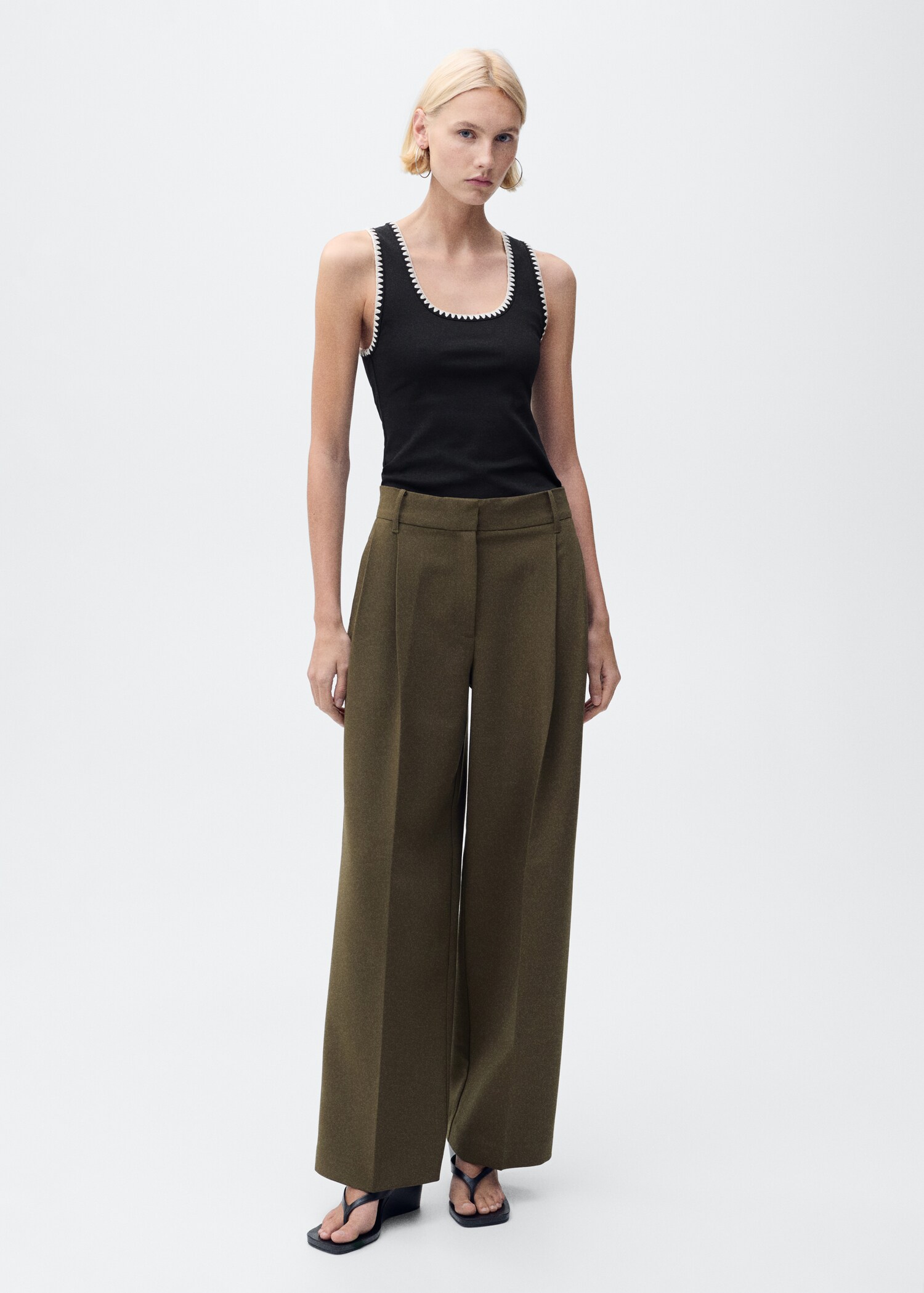Low-cut top with contrasting trim - General plane