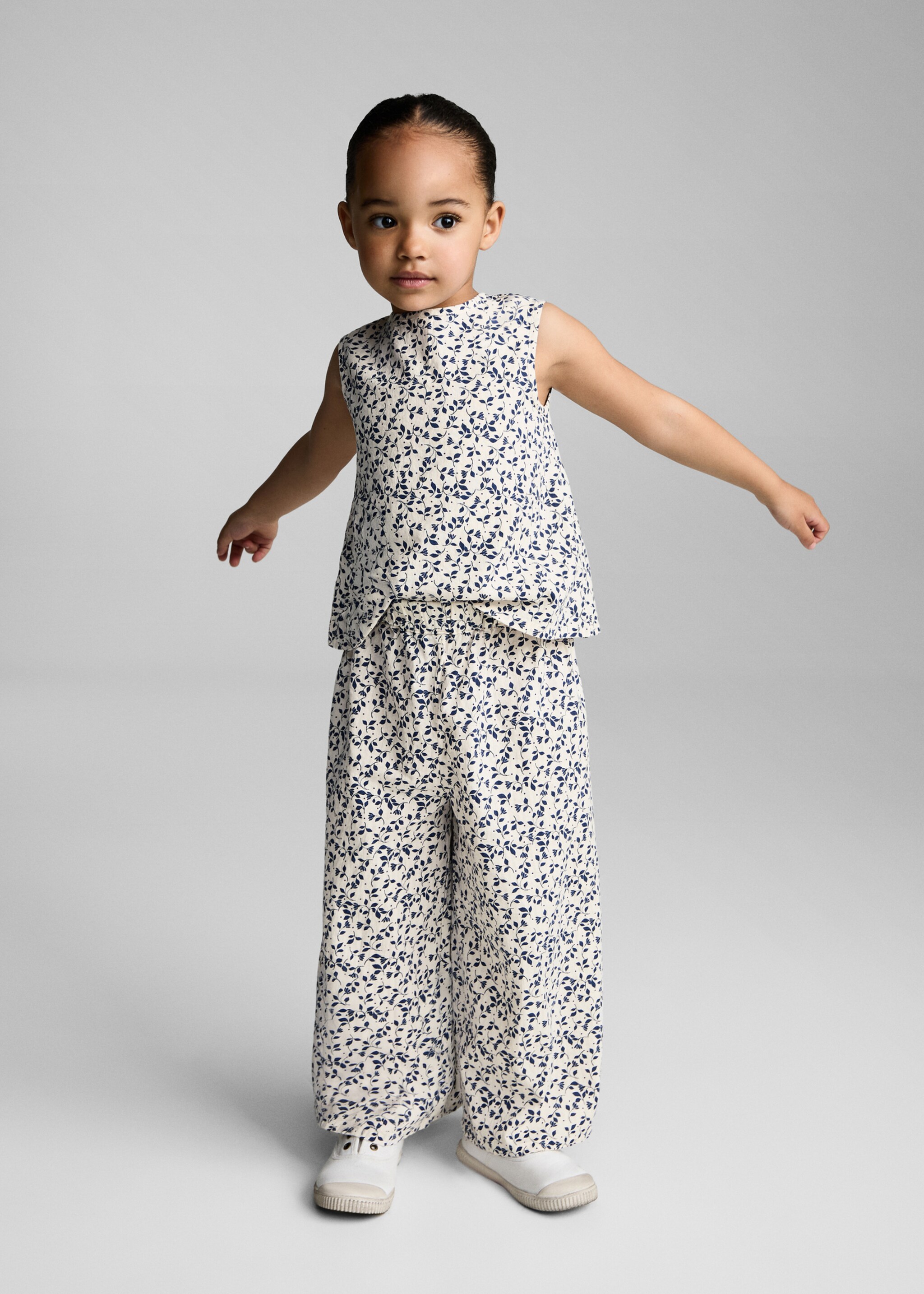Pantalón recto estampado floral - Plano general