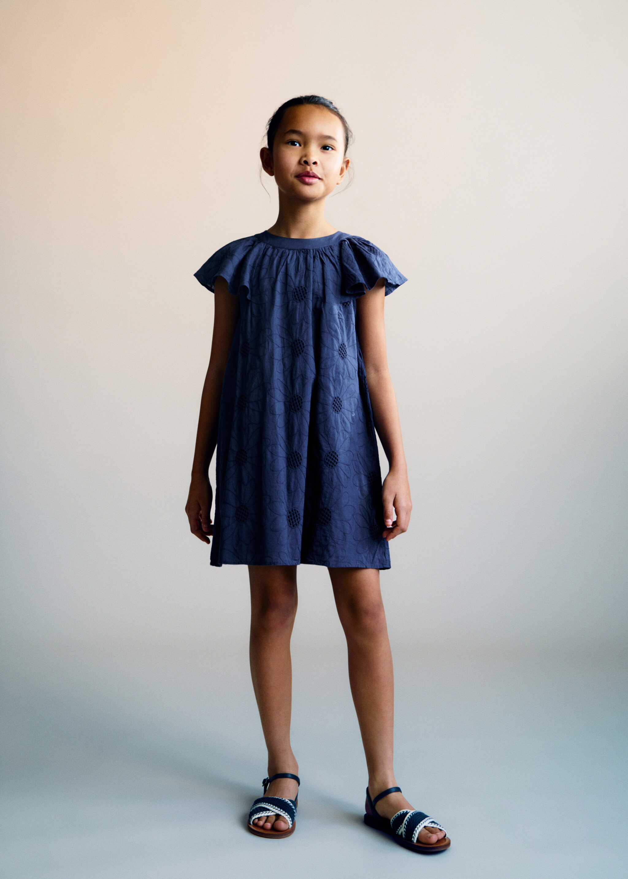 Embroidered short dress - Tampilan Umum