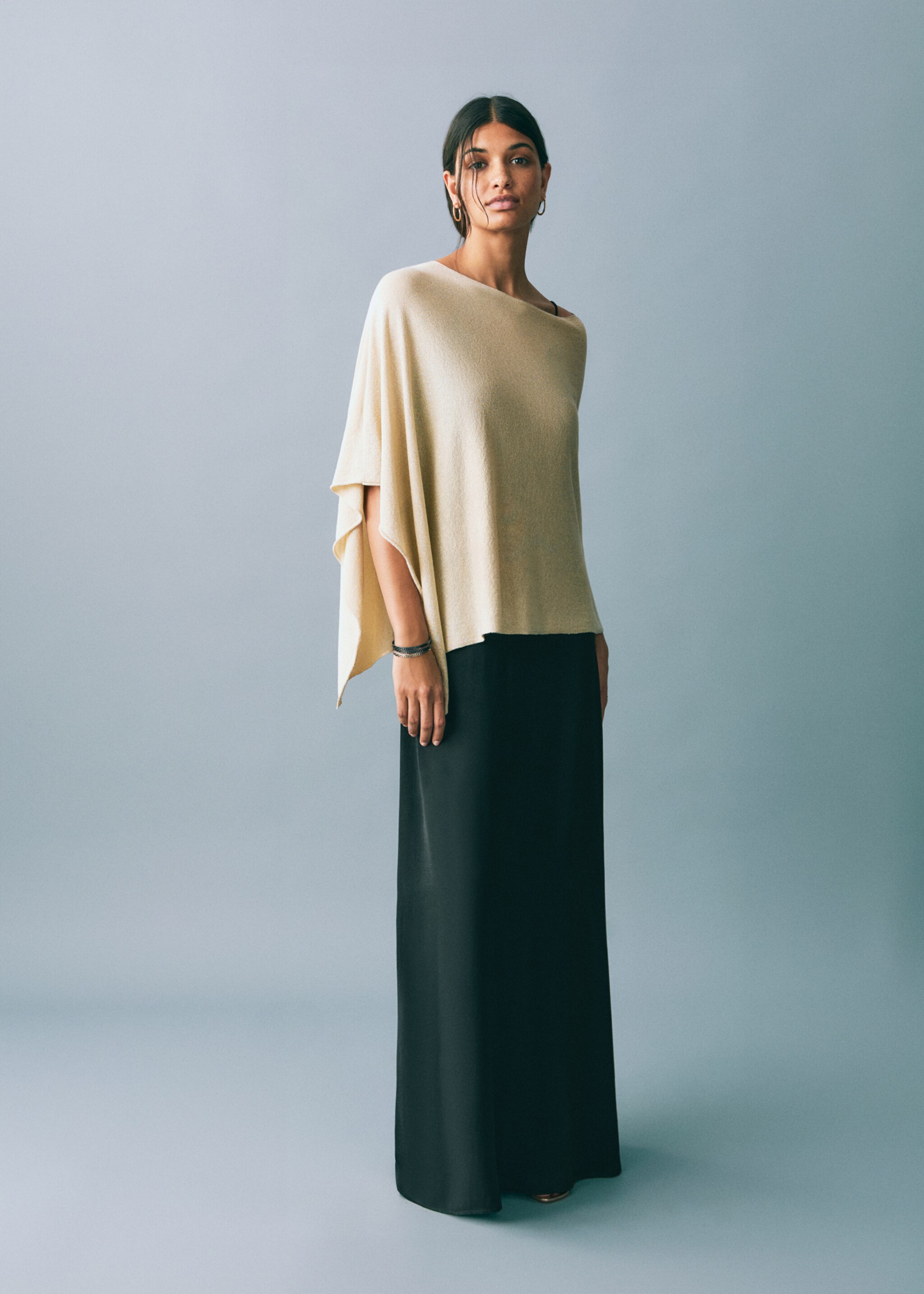 Lurex knitted cape - General plane