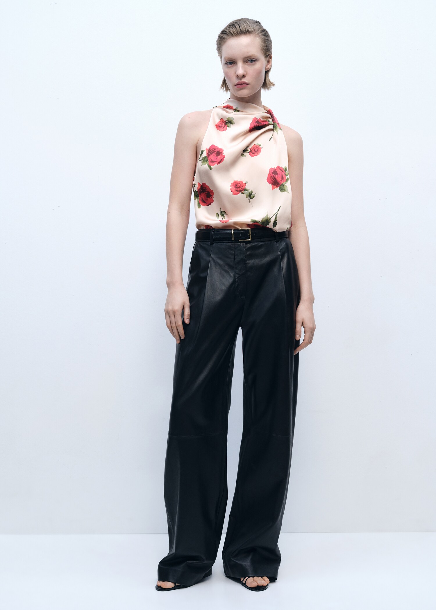 Floral satin blouse - Tampilan Umum