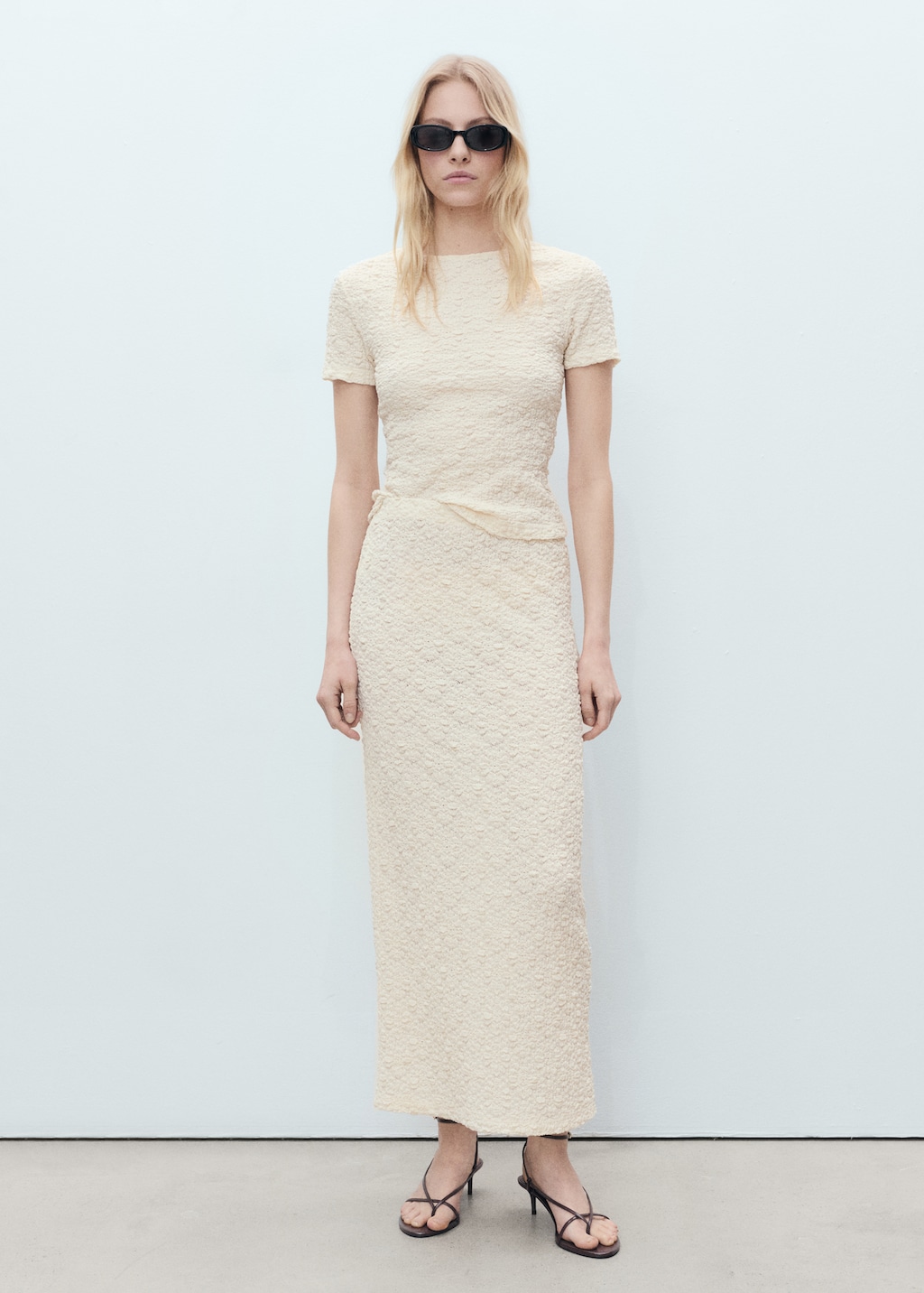 Textured fitted skirt - image 2