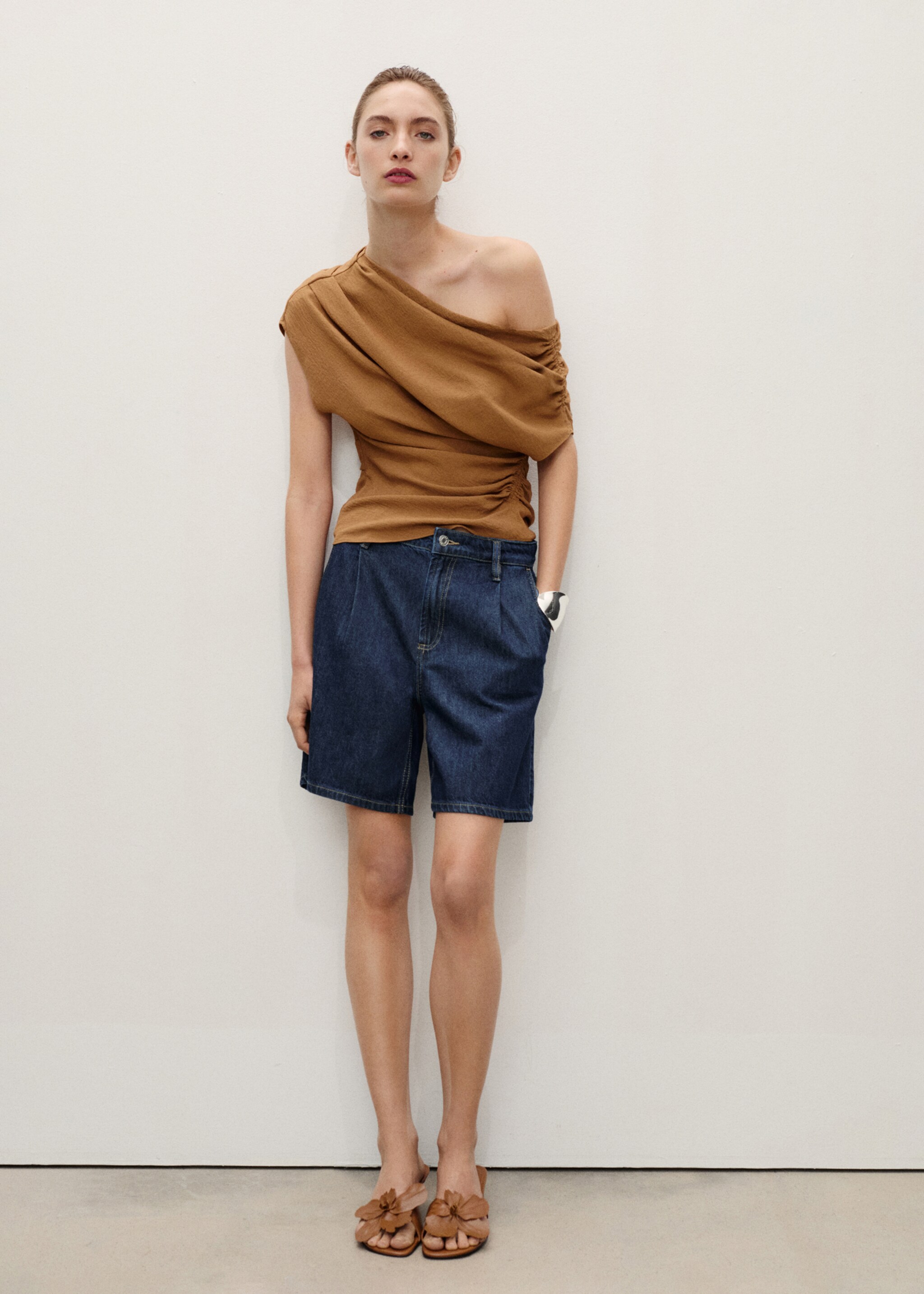 Rinse wash pleated denim bermuda shorts - General plane