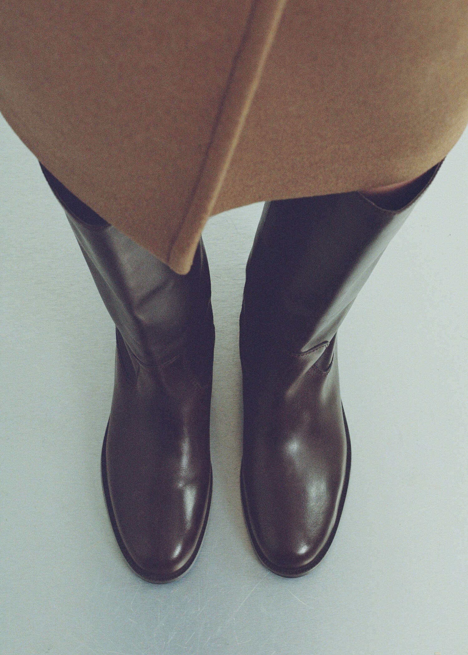 Knee-high leather boots - General plane