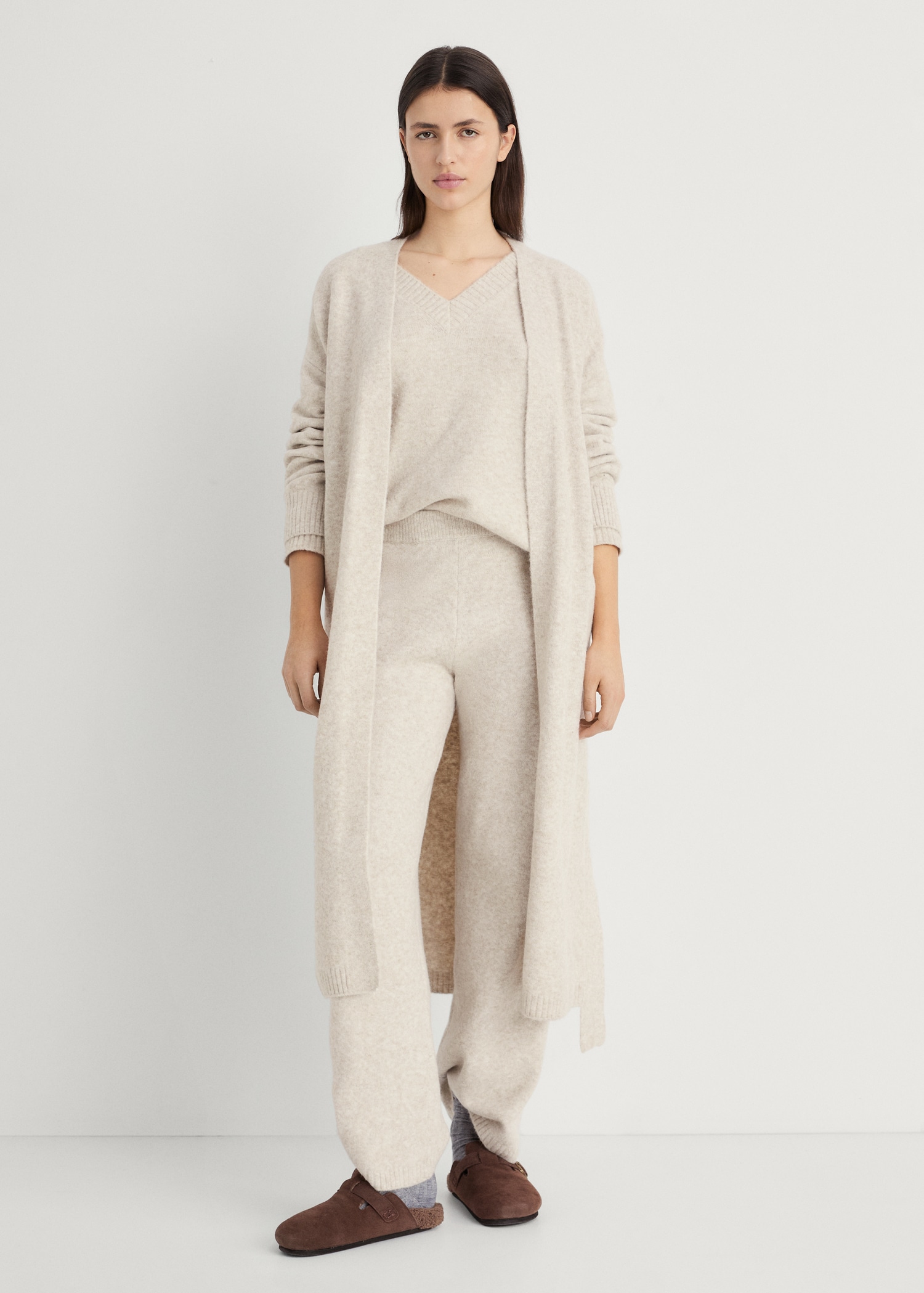 Long knitted cardigan - General plane