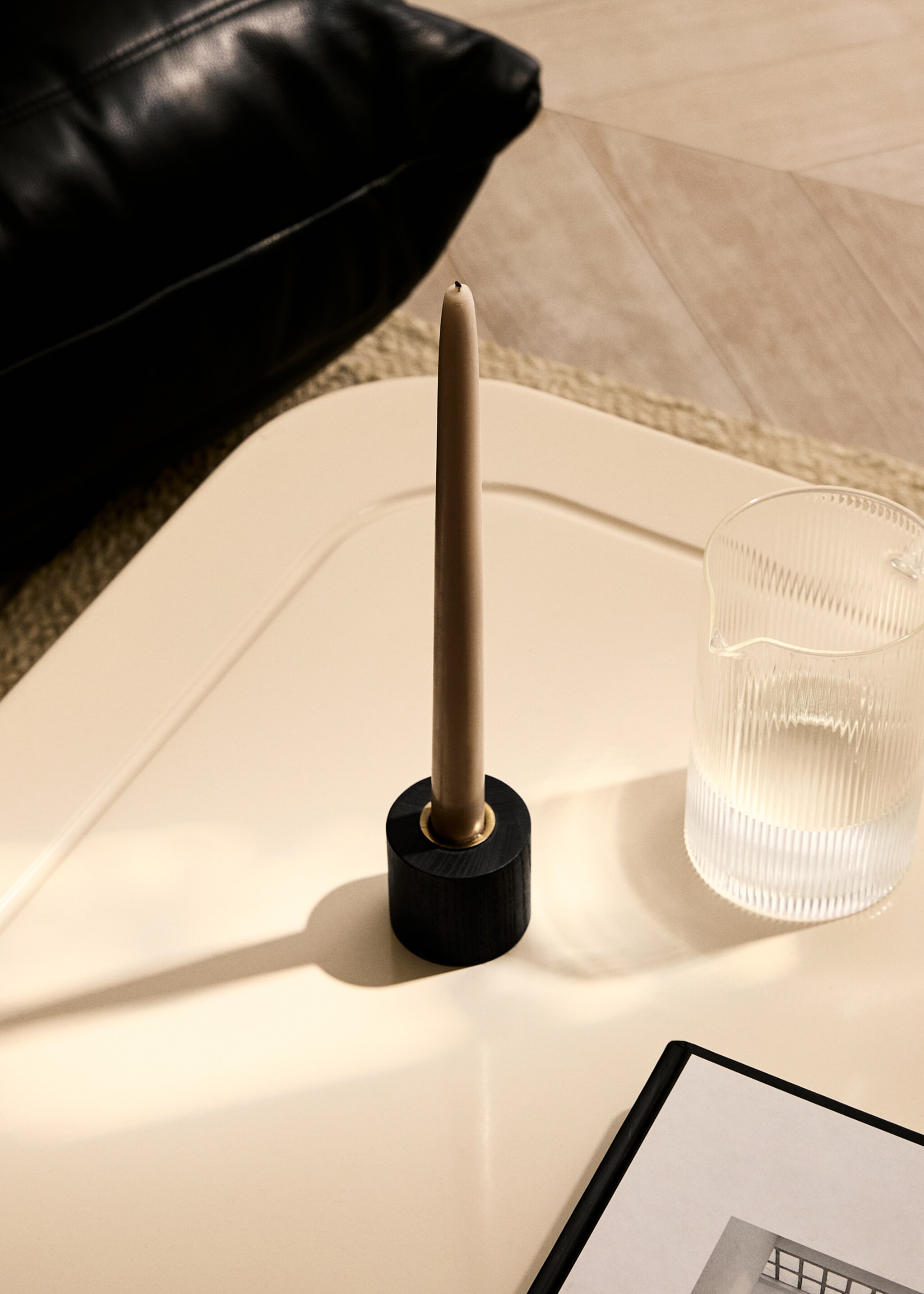 Cylindrical wooden candleholder - Plan ogólny