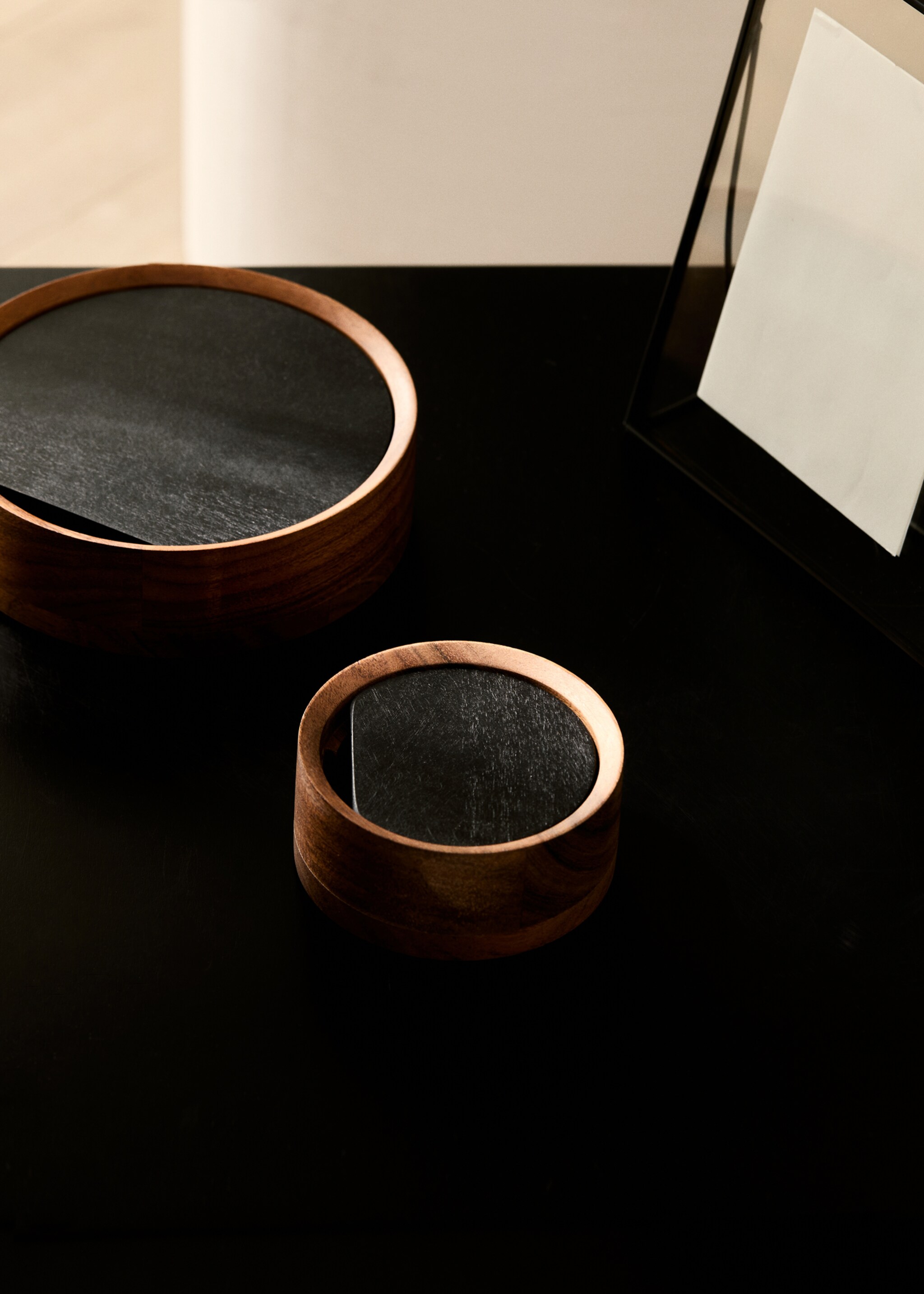 Small two-tone wooden box - General plane