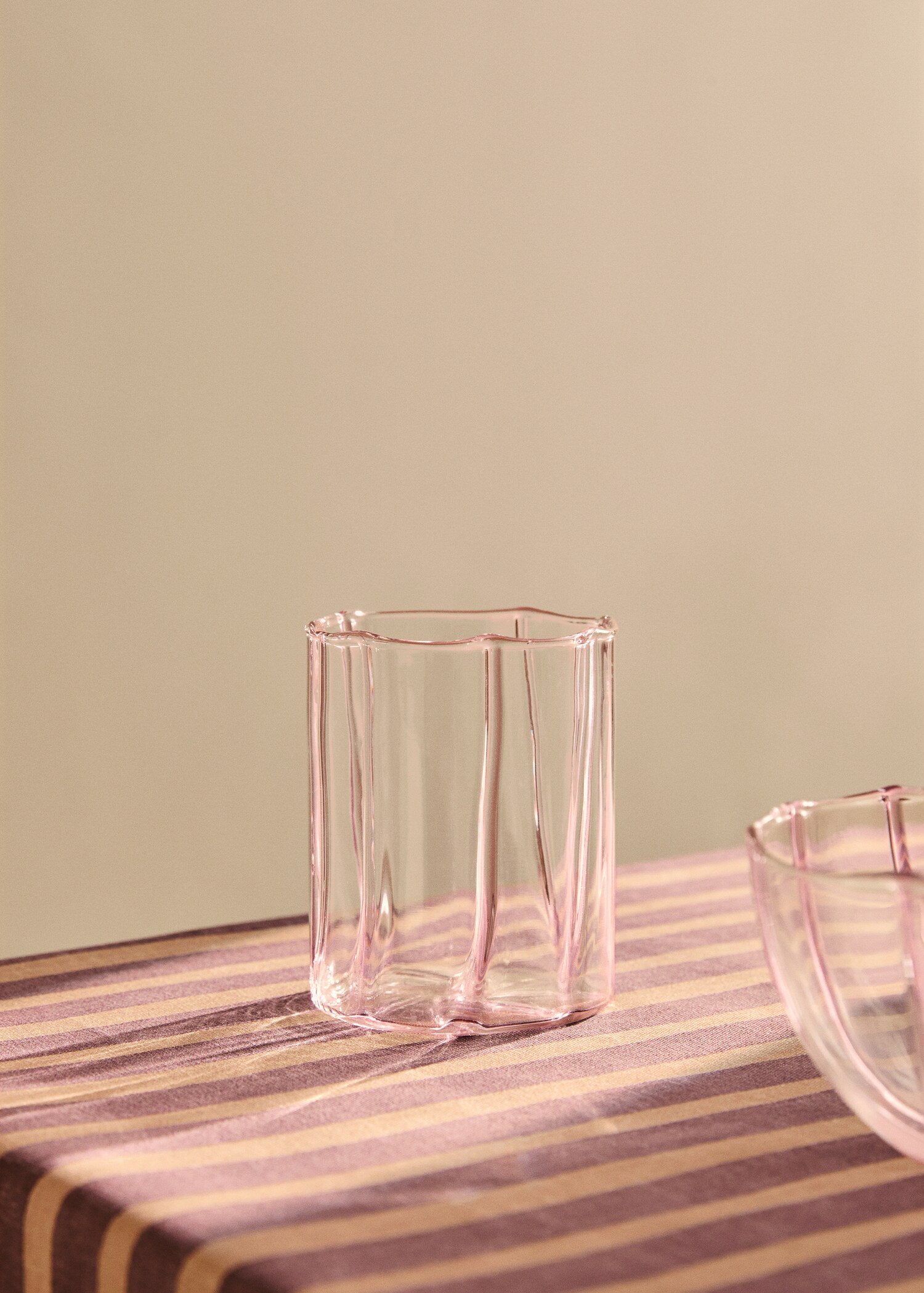 Borosilicate glass with coloured lines - General plane