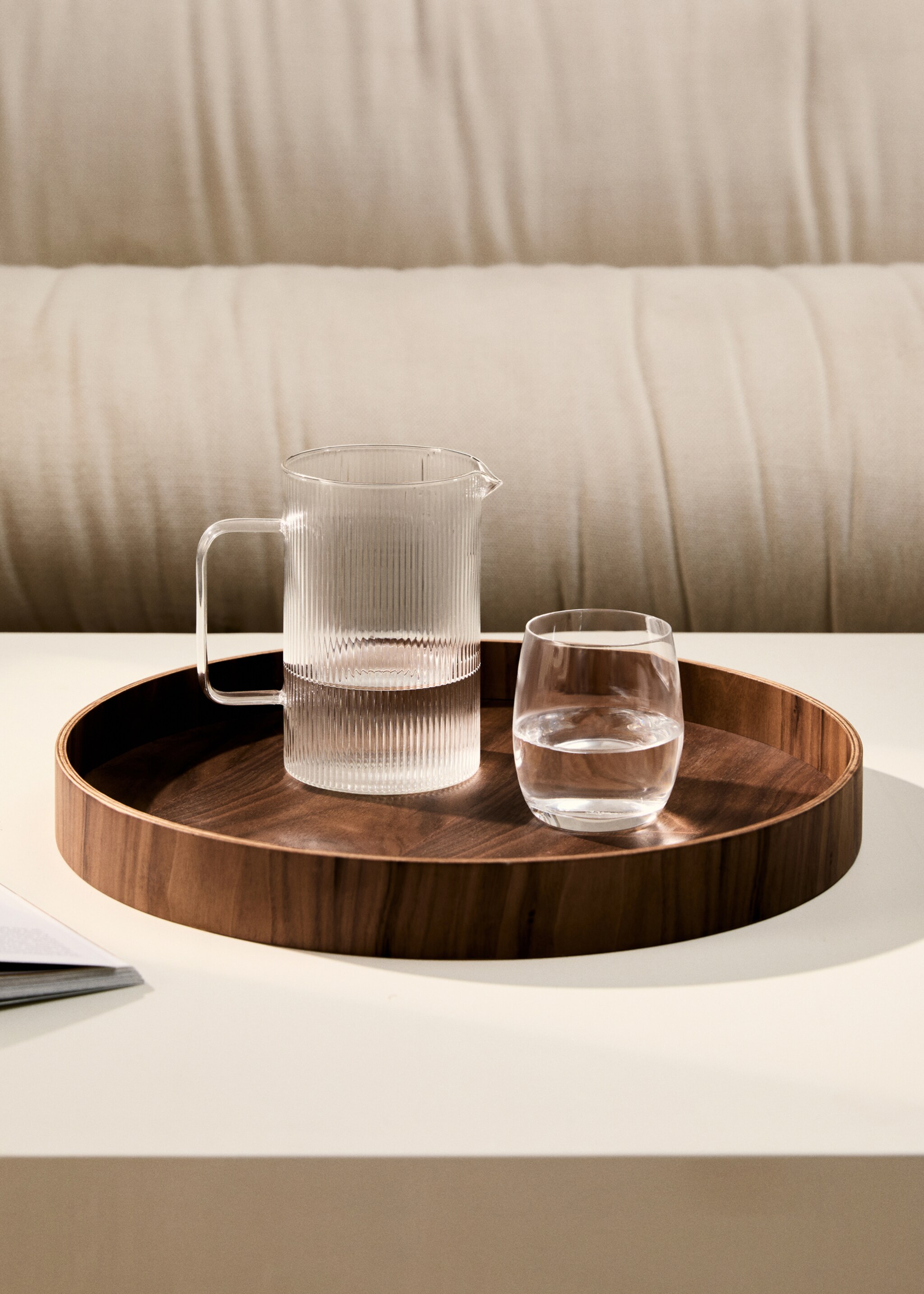 Large round wooden tray - General plane