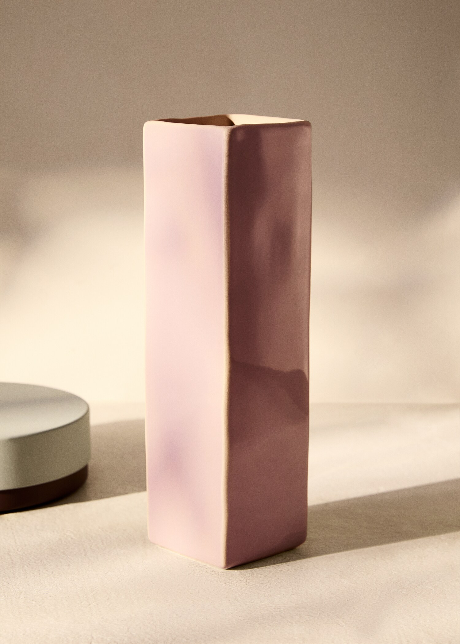 Rectangular stoneware vase with design - General plane