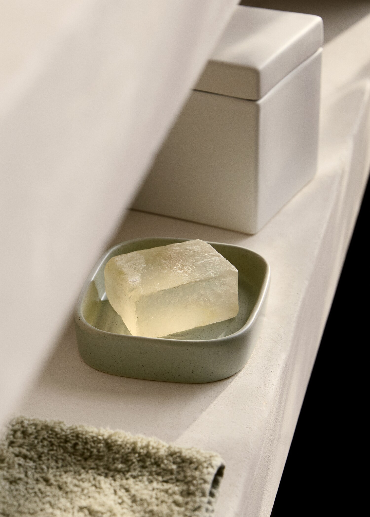 Striped stoneware soap dish - General plane