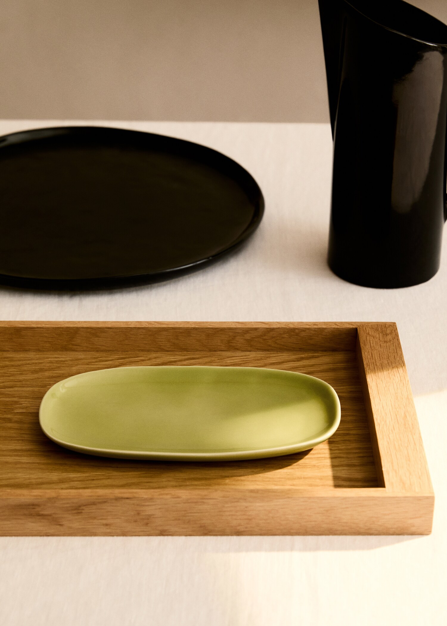 Plat en grès au design lisse moyen - Plan général