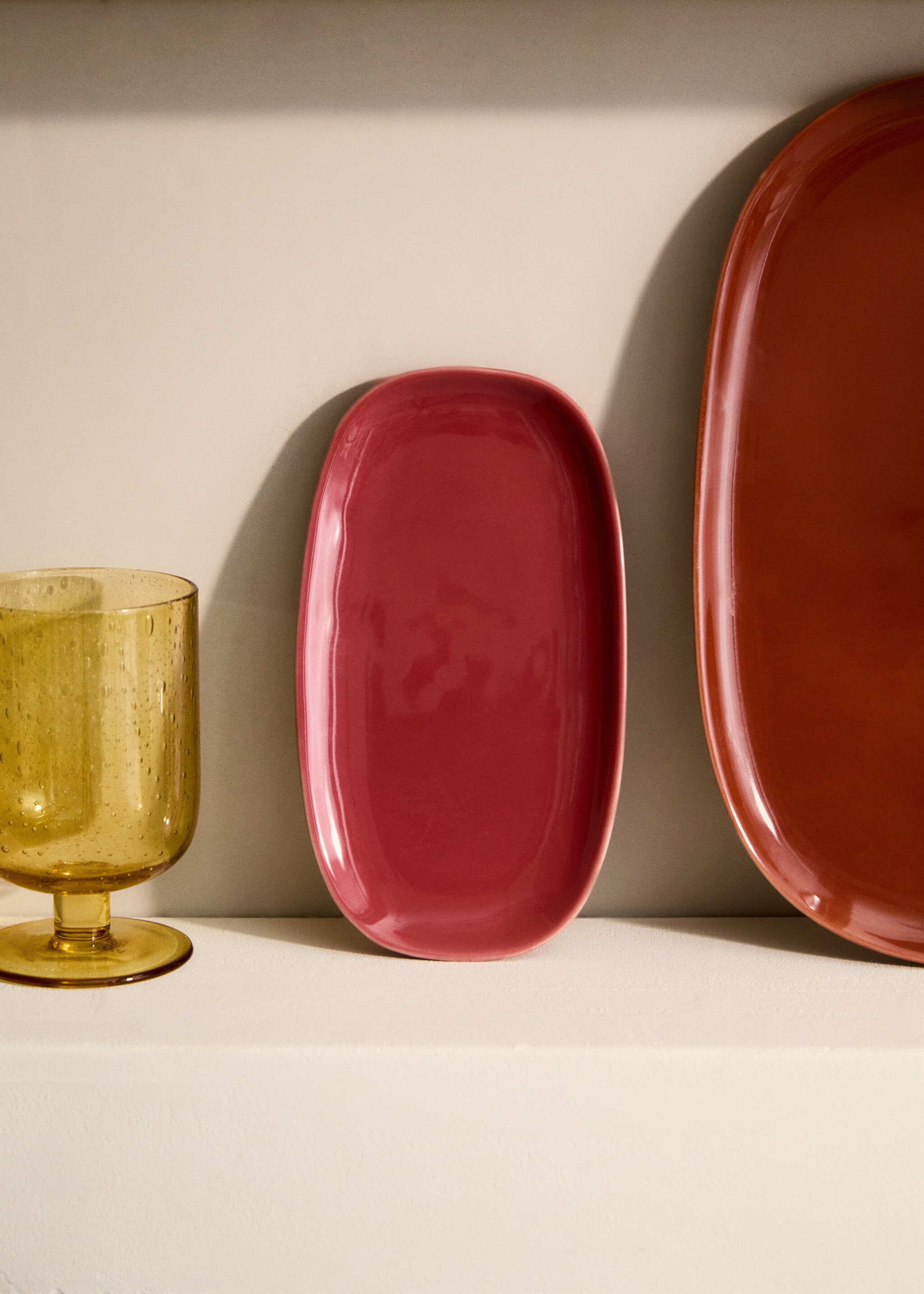 Medium stoneware serving dish with plain design - General plane