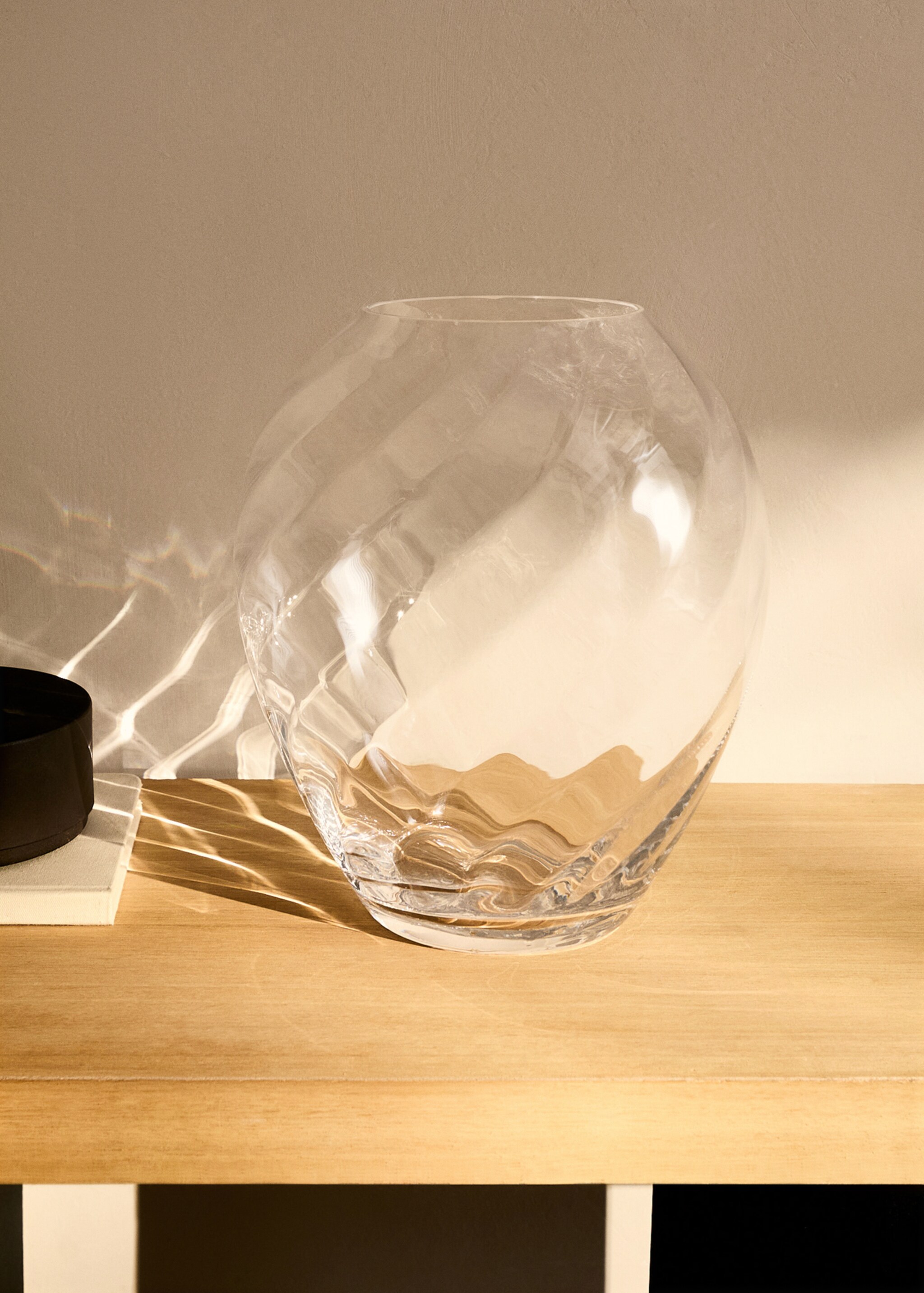 Mundgeblasene Vase mit Wellenmotiv - Allgemeine Ansicht