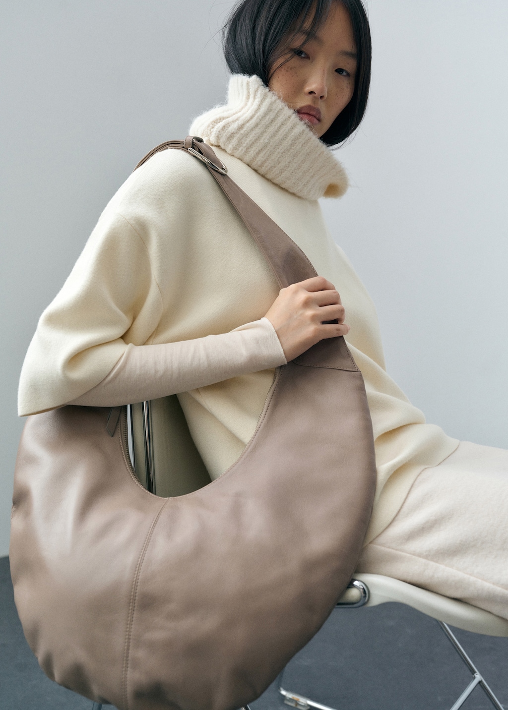 SOFT SEOUL Half Moon Leather Bag - Brown