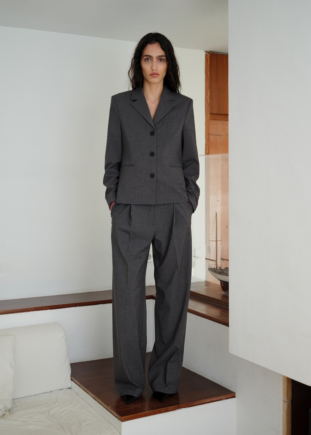 スペイン発送 MANGO ストレートボタンスーツブレザー 定番人気！ Straight button suit blazer - Women | MANGO Japan