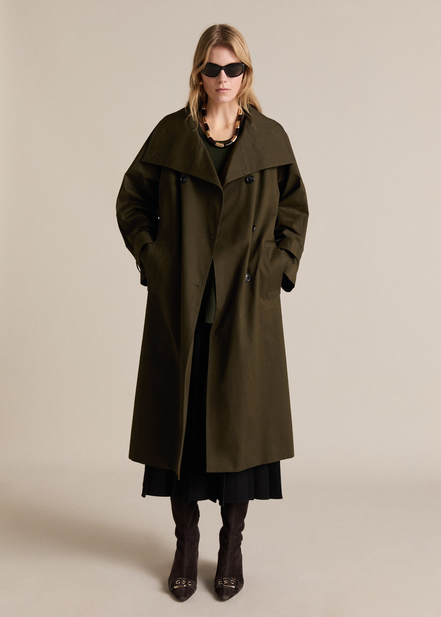 Long double-breasted trench coat - General plane