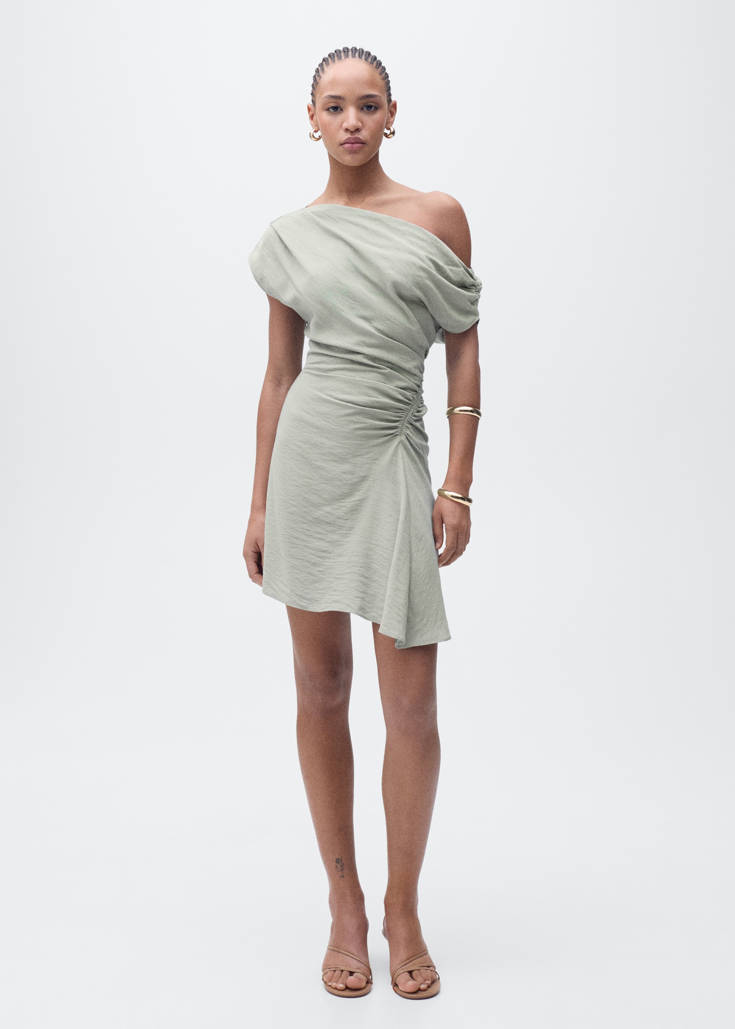 Vestido corto drapeado asimétrico MNG Ecuador1