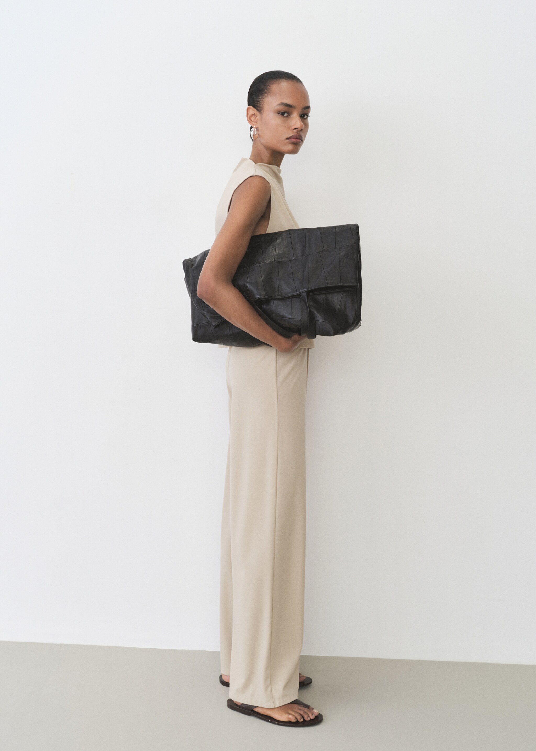 Wideleg trousers with elastic waist - General plane