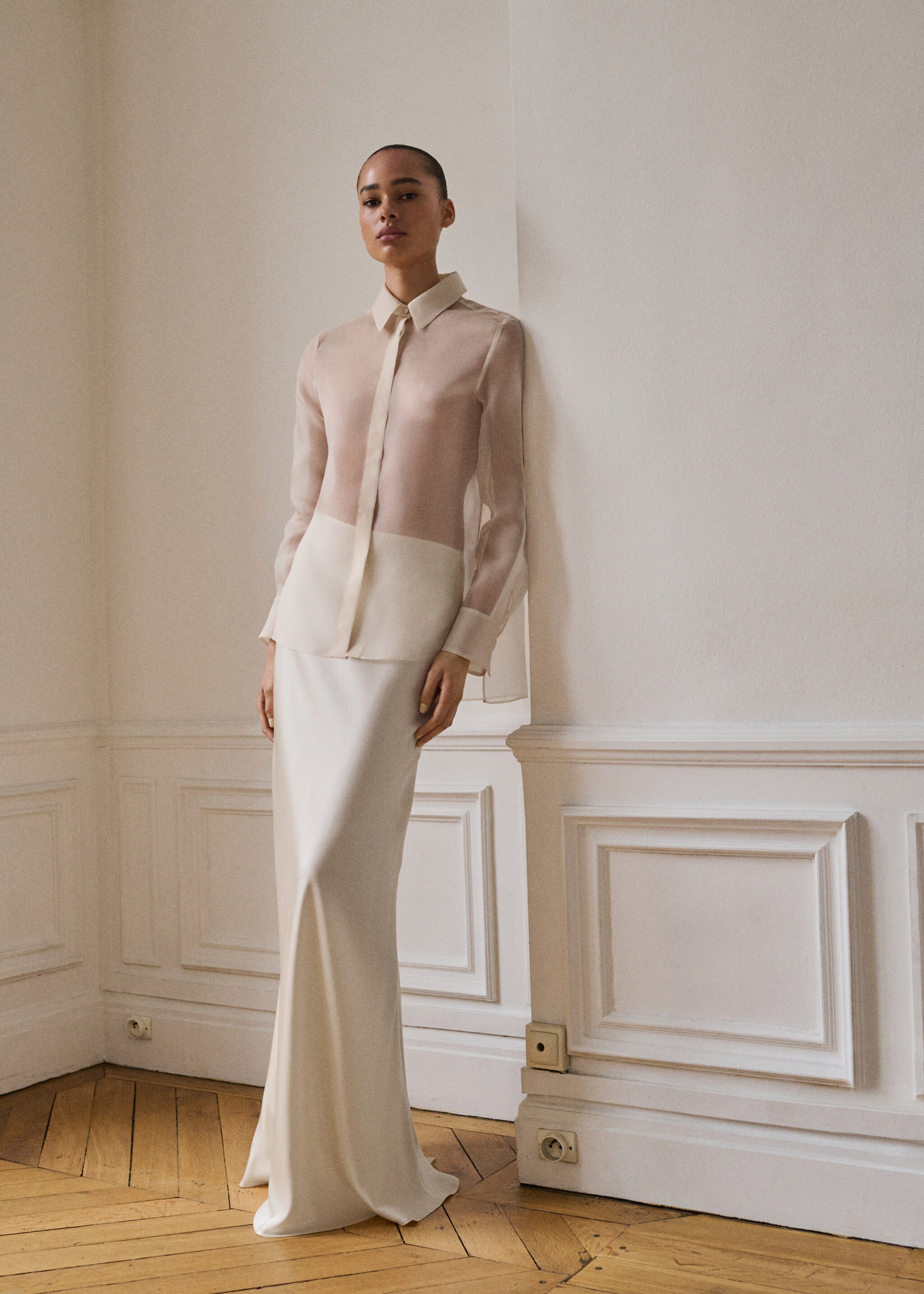 Chemise organza et soie semi-transparente - Plan général