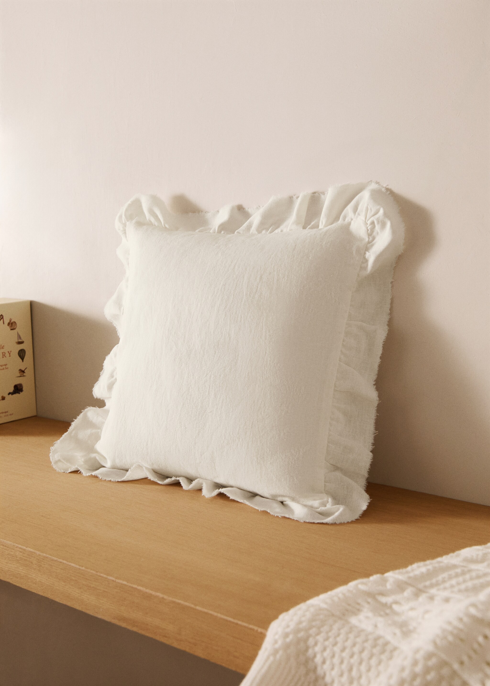 Coussin enfant lin et coton à volants 30x30 cm - Plan général