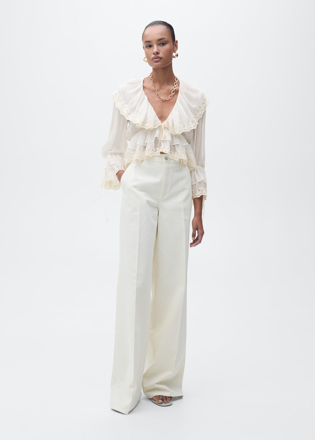 Mango Blouse with ruffles and lace details