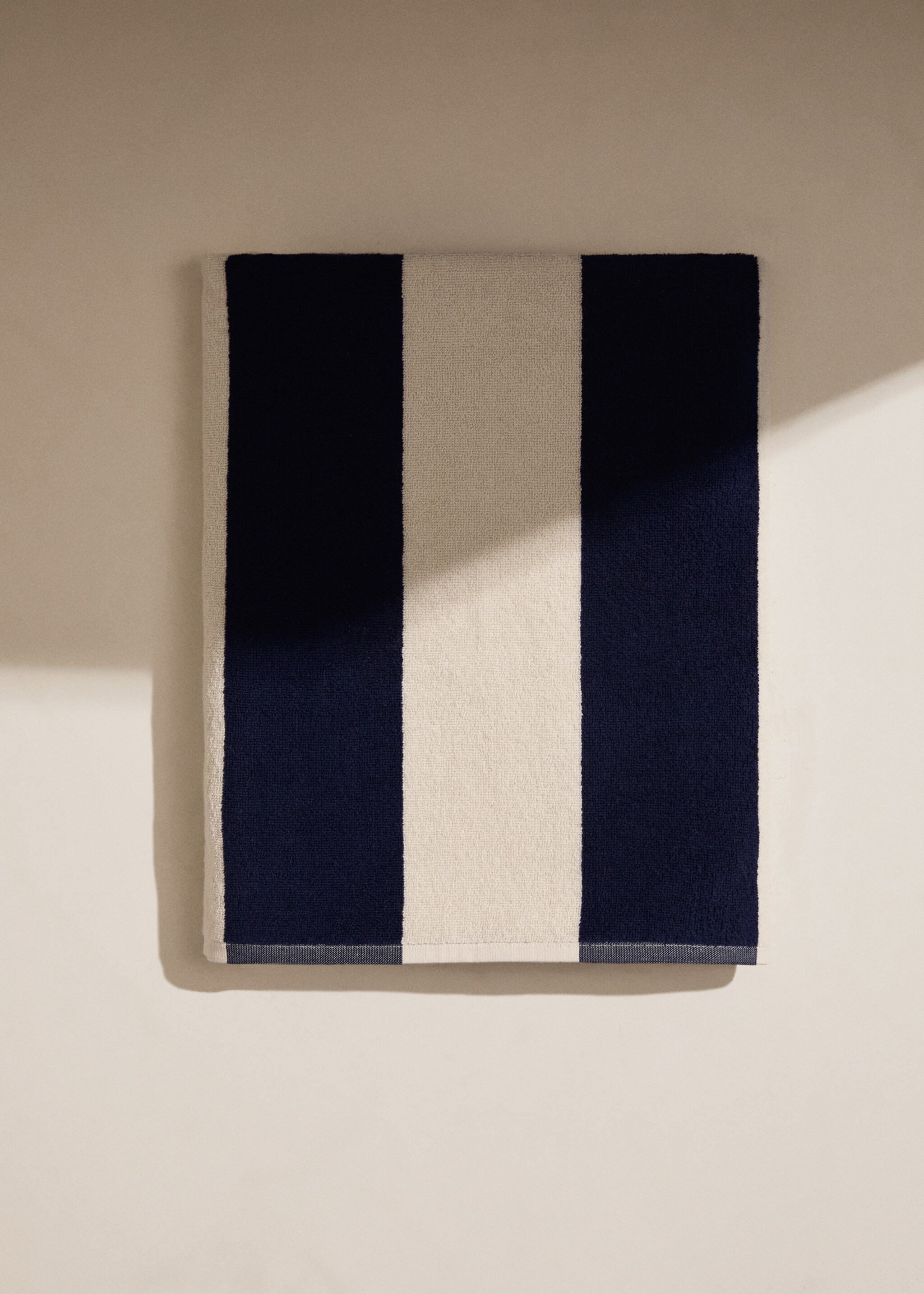 Bicolor kodak striped beach towel - General plane