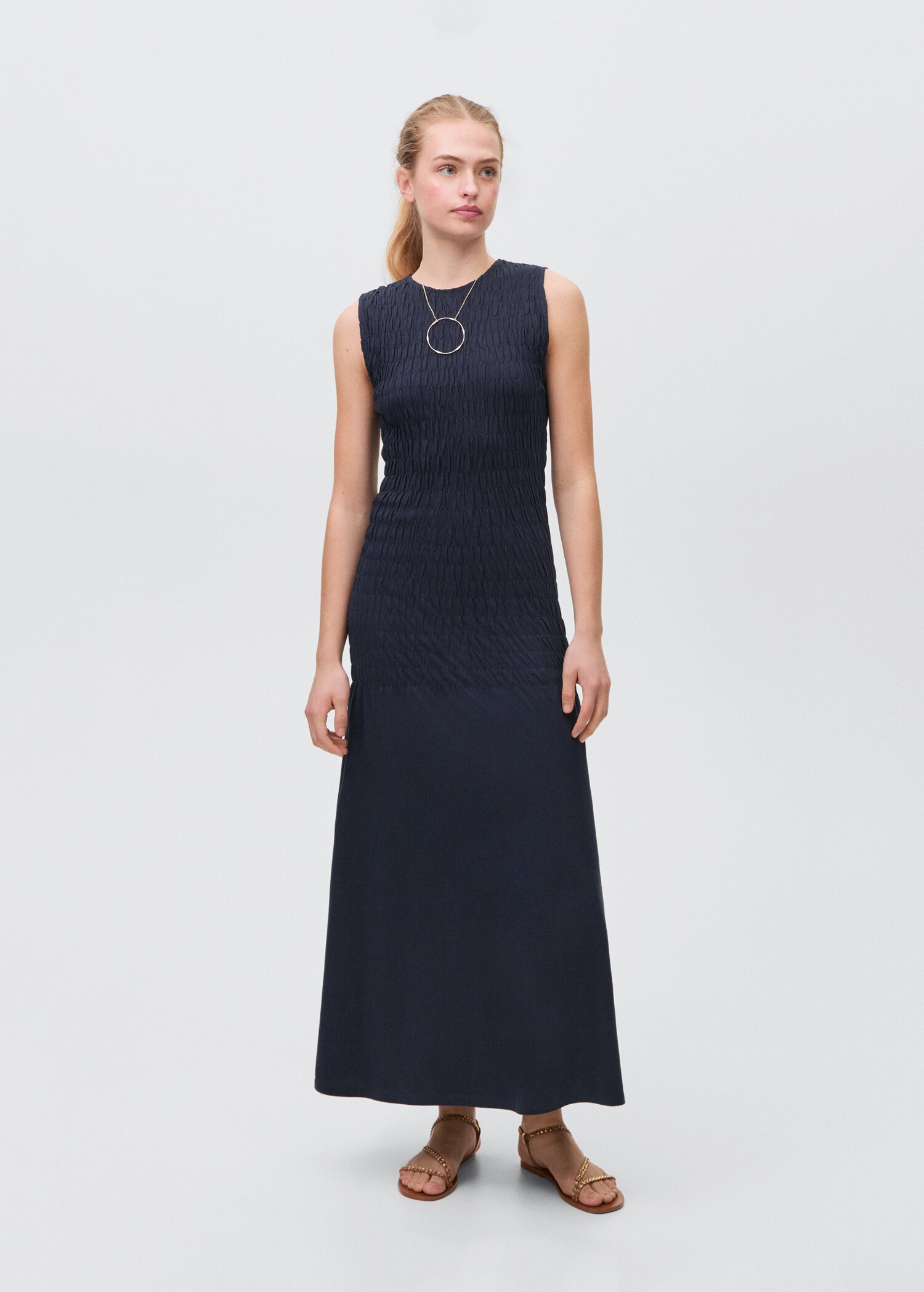 Long dress with ruffled detail - General plane