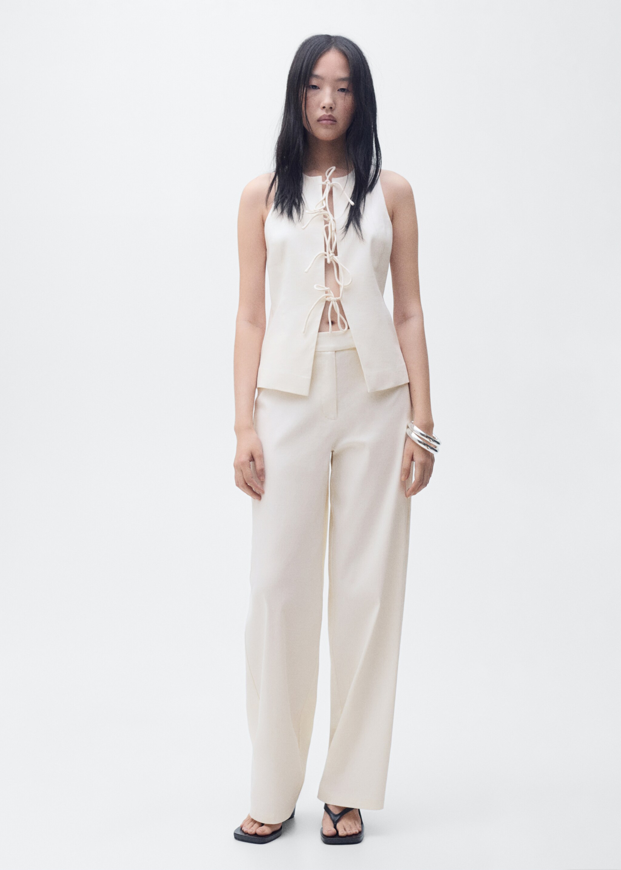 Straight mid-rise trousers - General plane