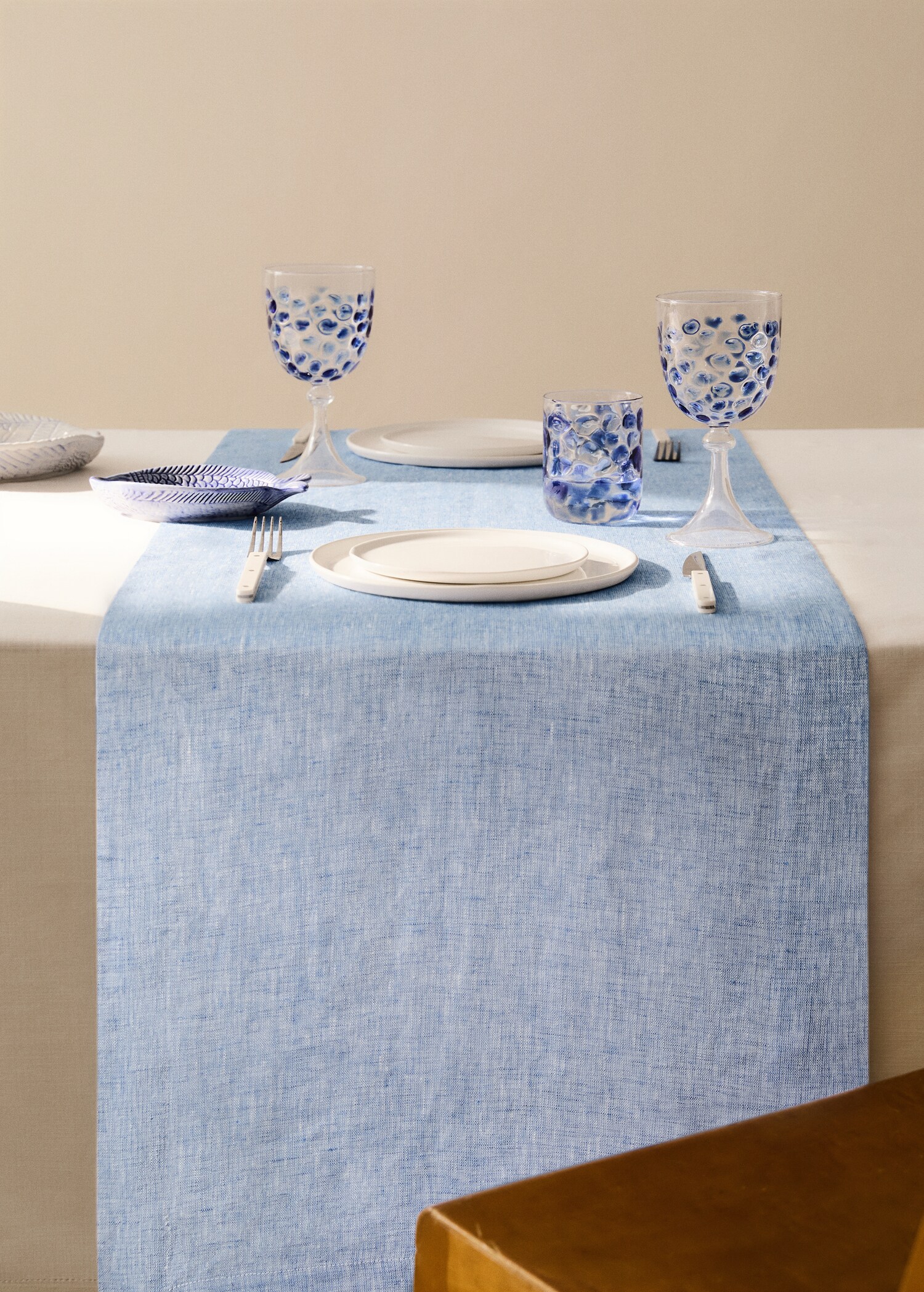 Dyed linen table runner - General plane