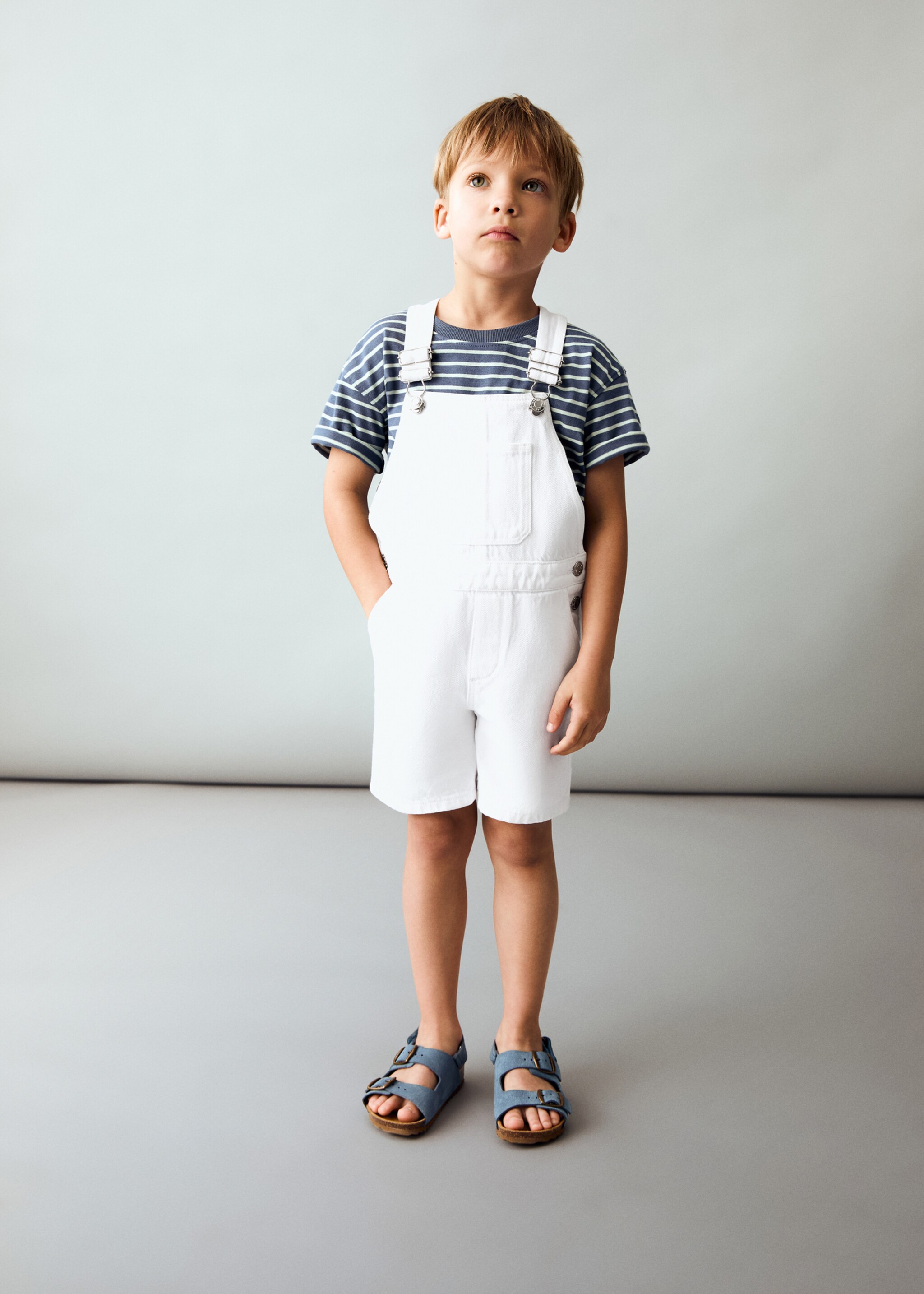 Peto denim corto - Plano general