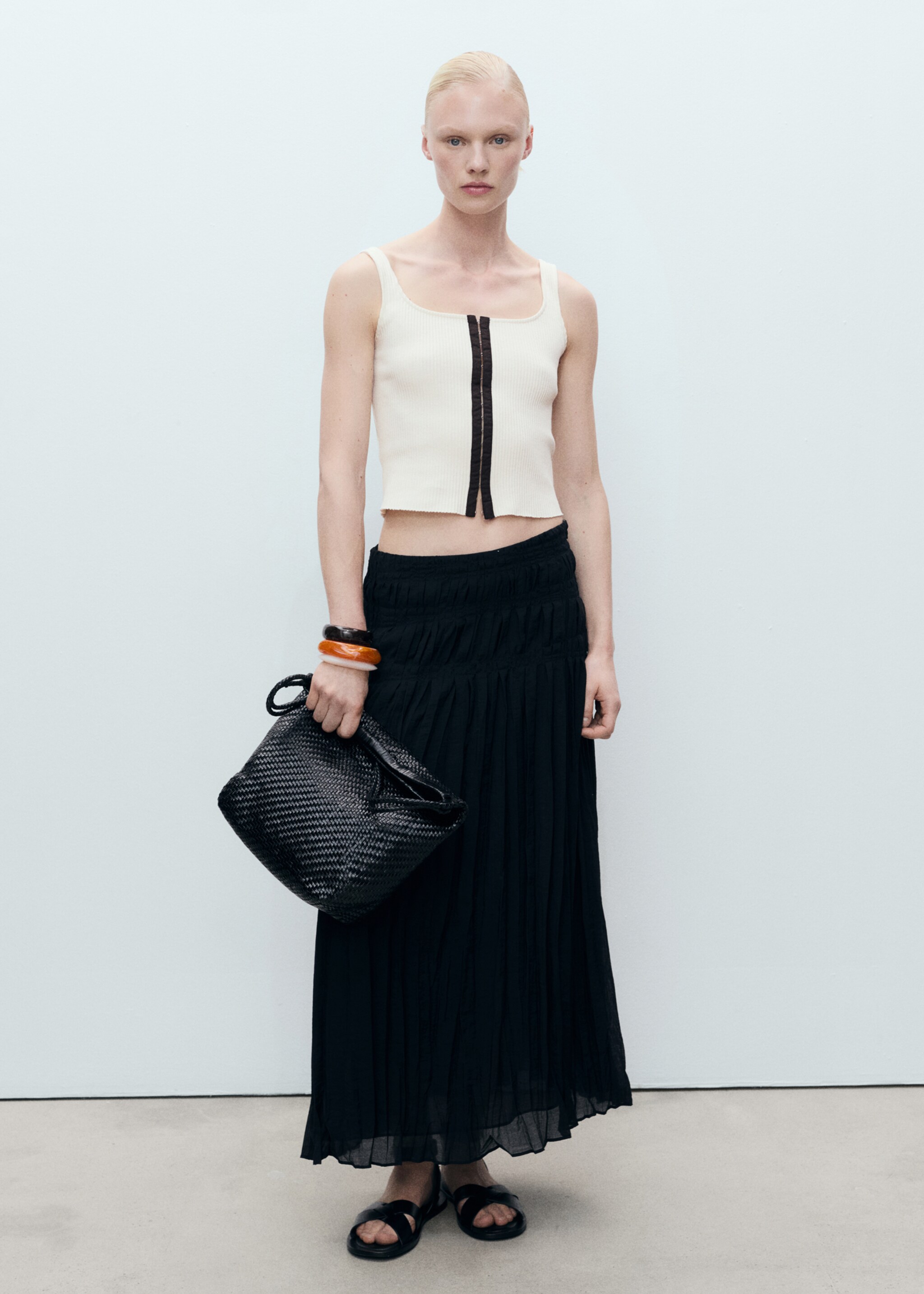 Cotton top with contrasting closure - General plane