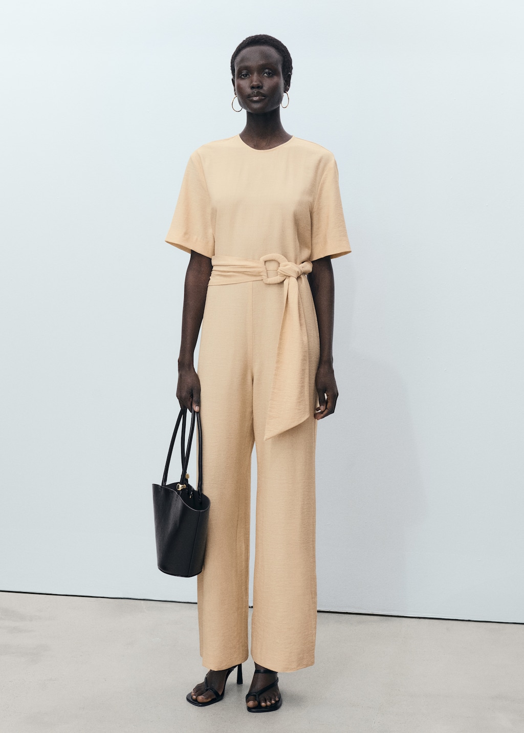 Straight-fit short-sleeved jumpsuit with belt