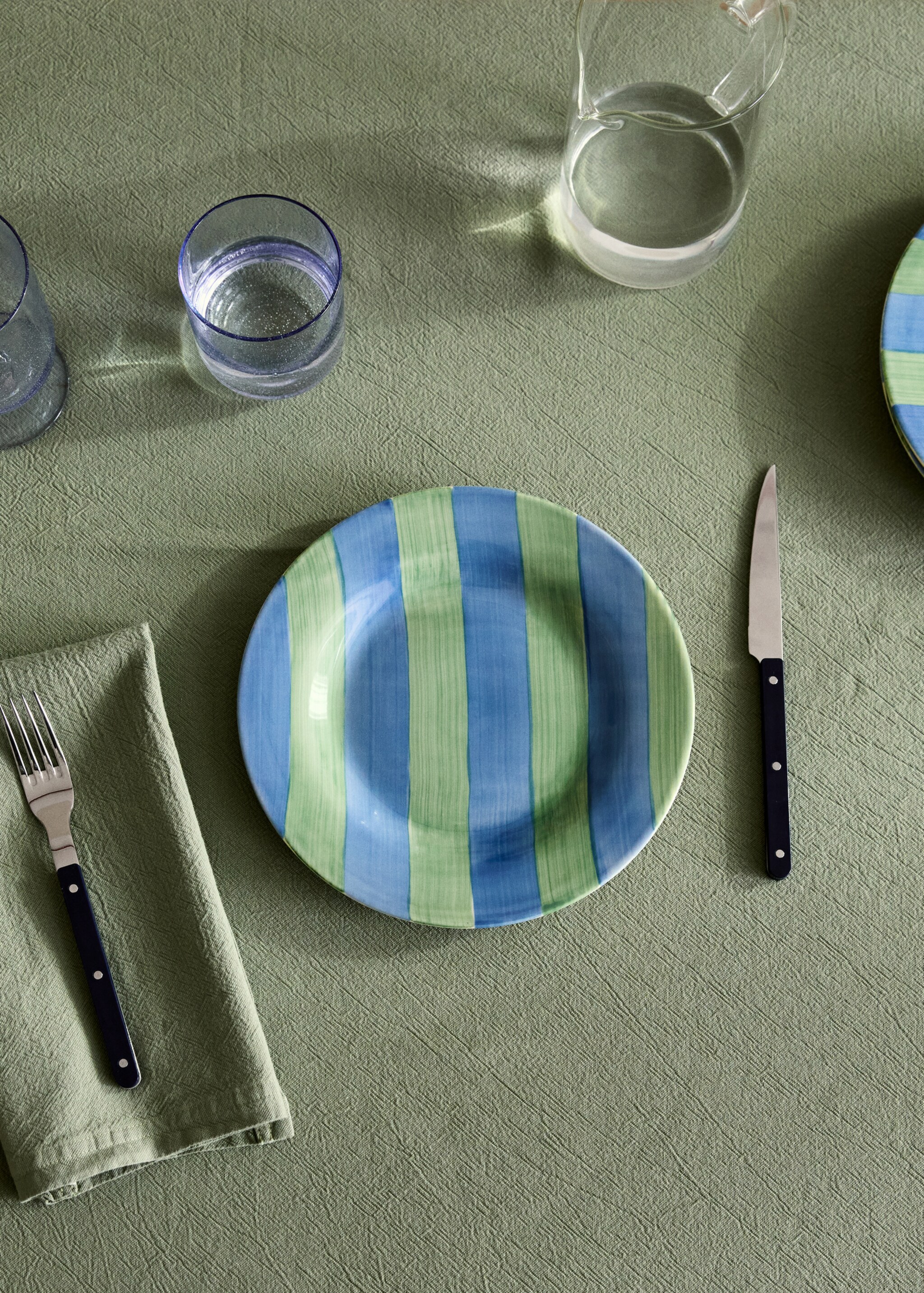Plato postre gres rayas - Plano general