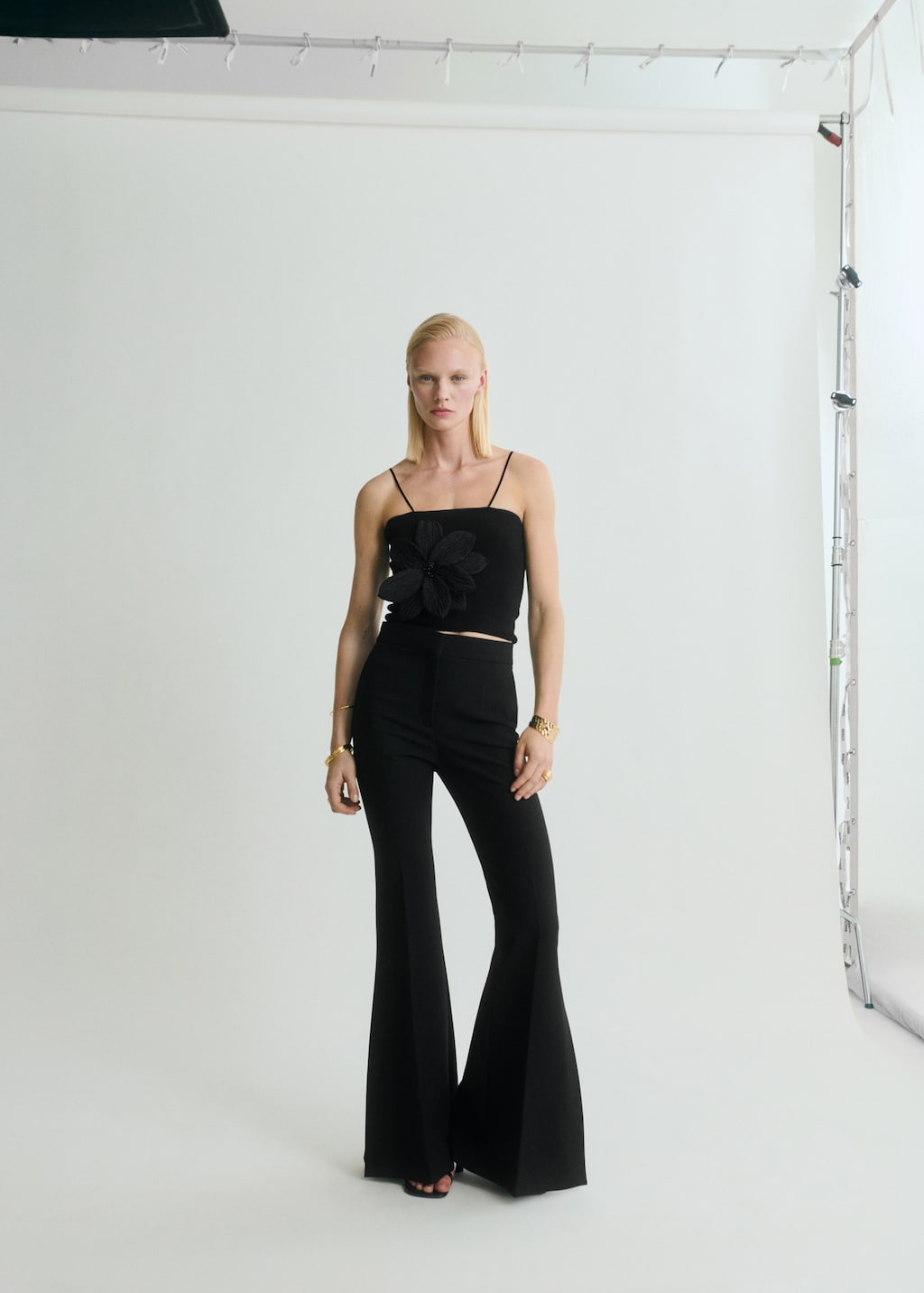 Maxi-flower knitted top with straps - Women | MANGO USA