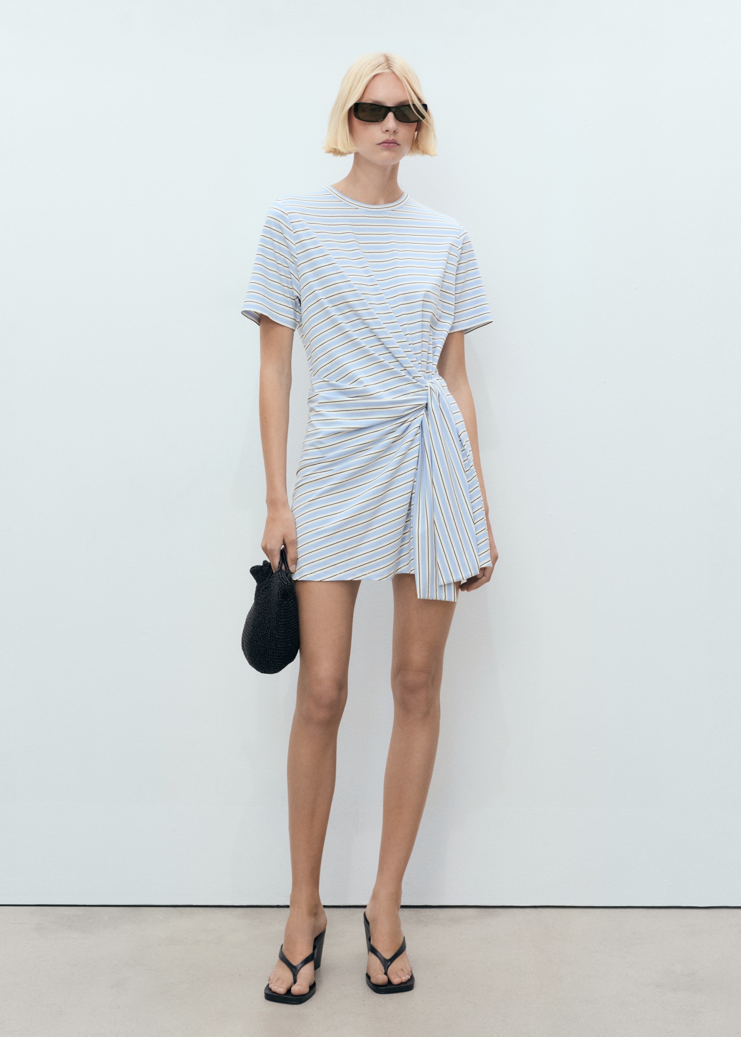 Vestido corto rayas nudo - Plano general