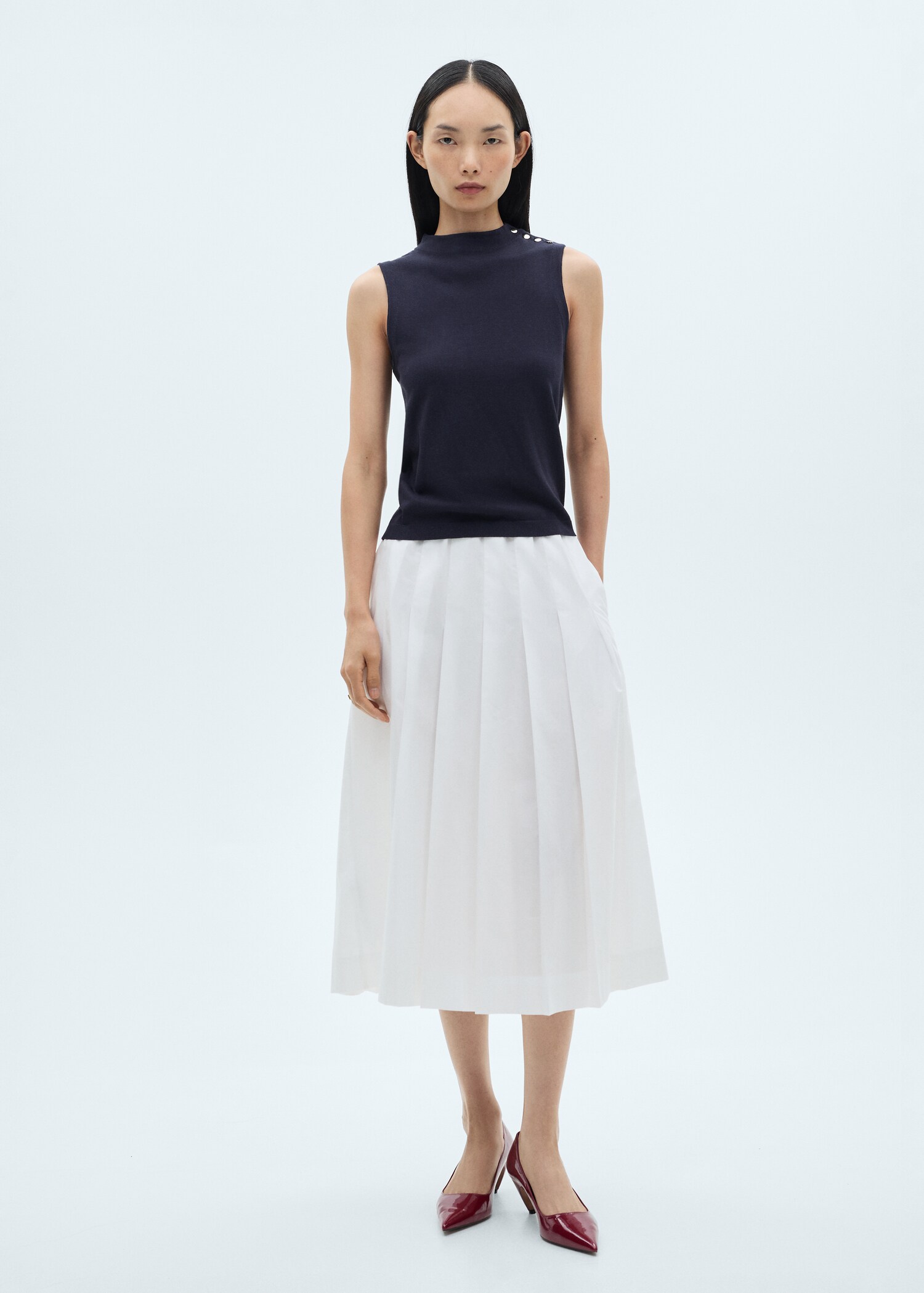 Buttoned knit top - General plane