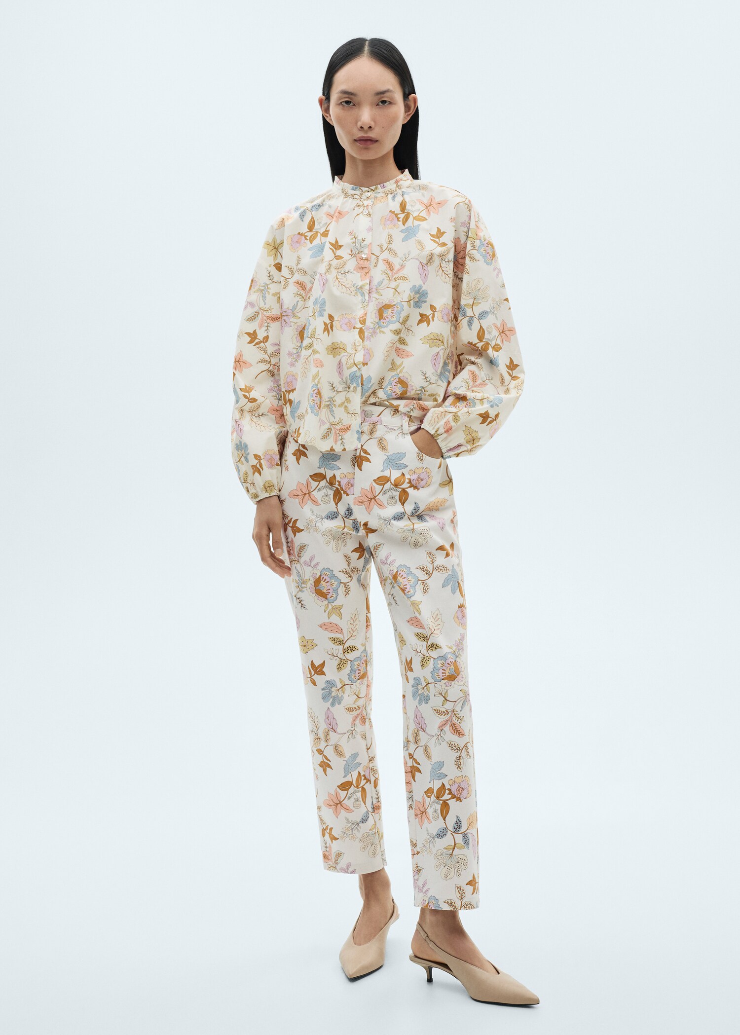 Pantalón recto estampado floral - Plano general
