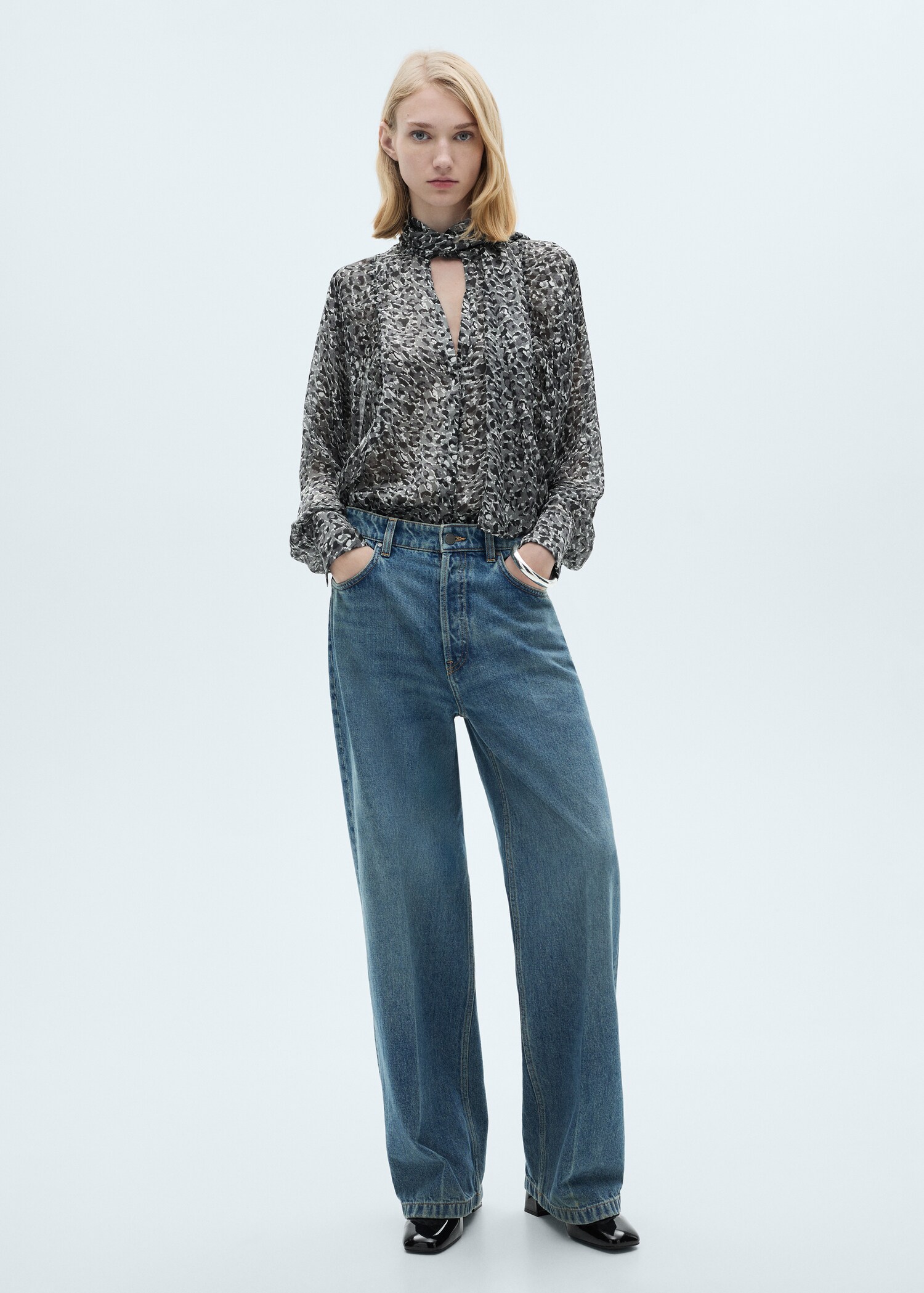 Blusa leopardo lazo cuello - Plano general
