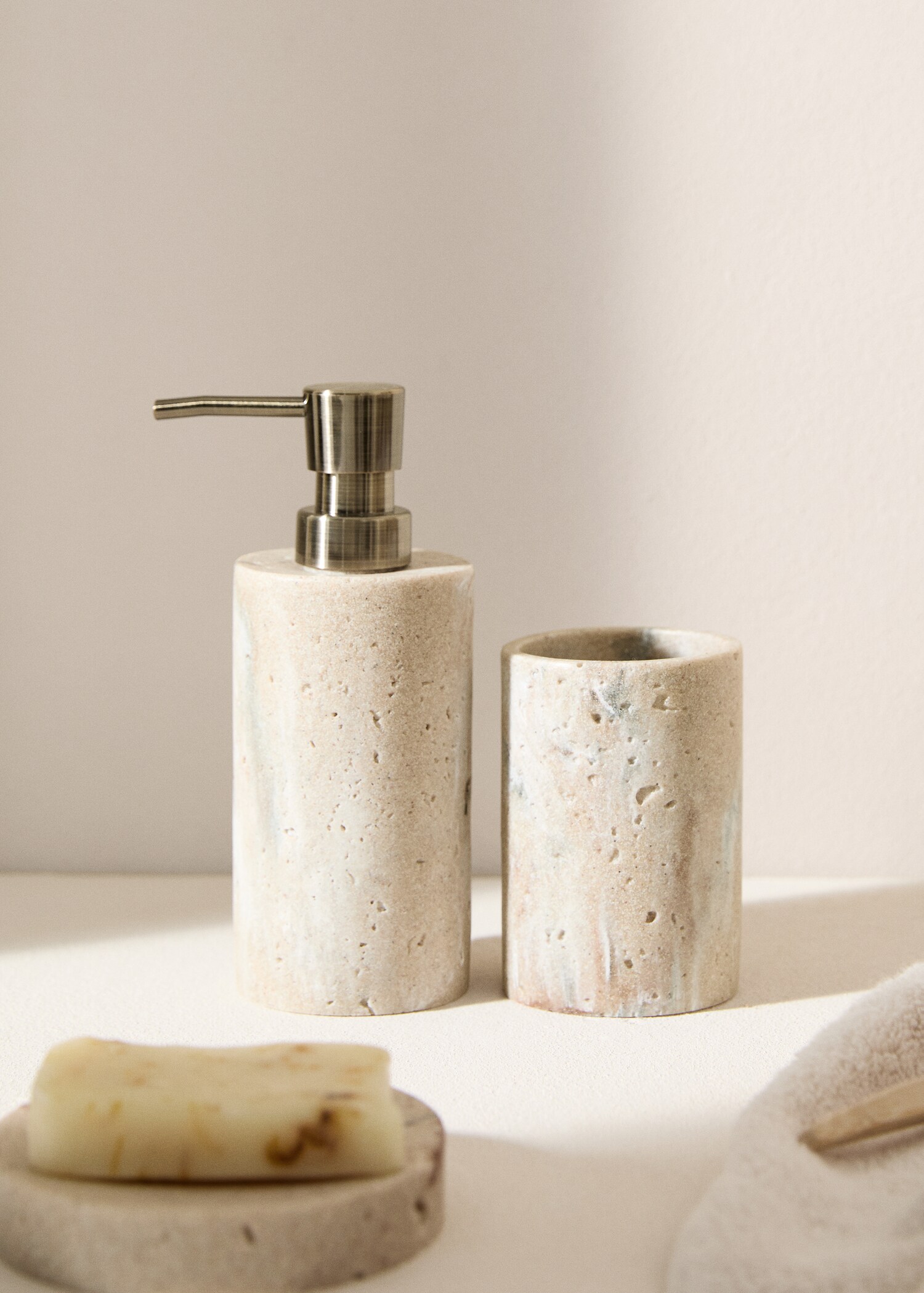 Resin marble-effect soap dispenser - General plane