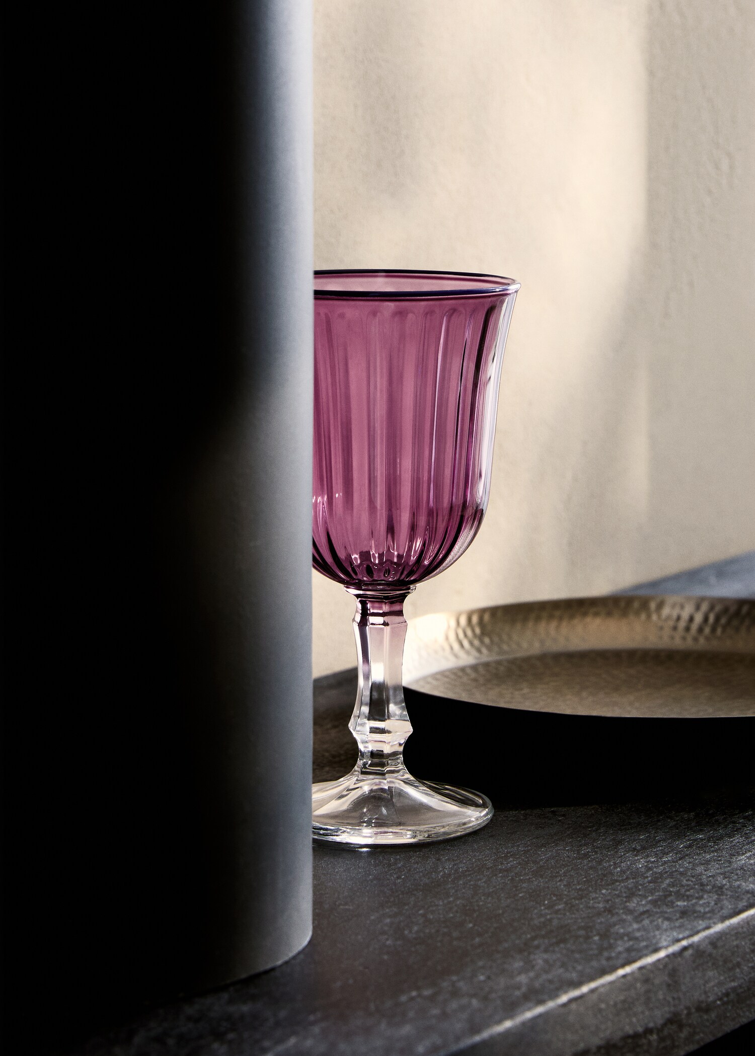 Glass with two-tone textured stripe design - General plane