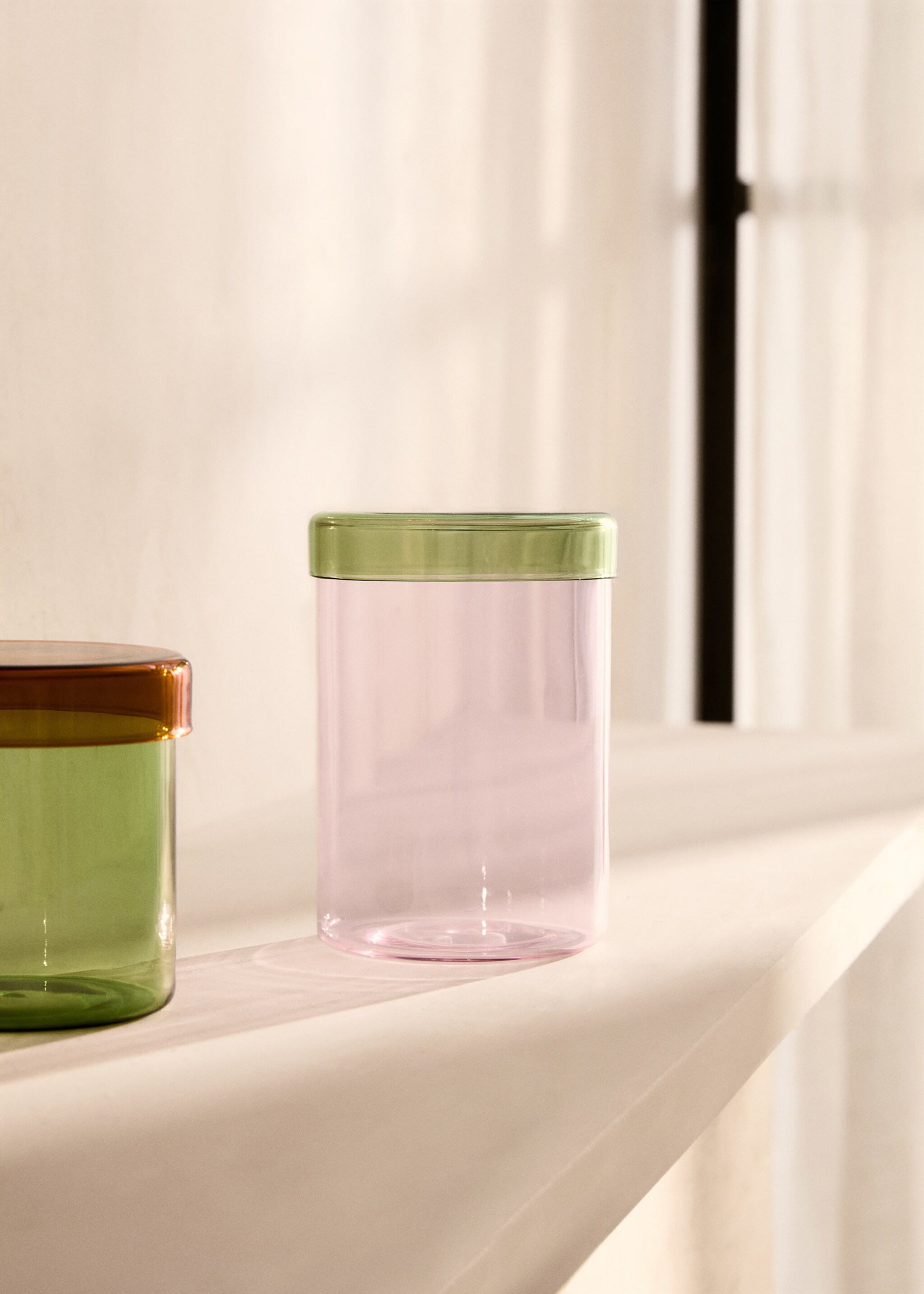 Bote tapa borosilicato bicolor mediano - Plano general