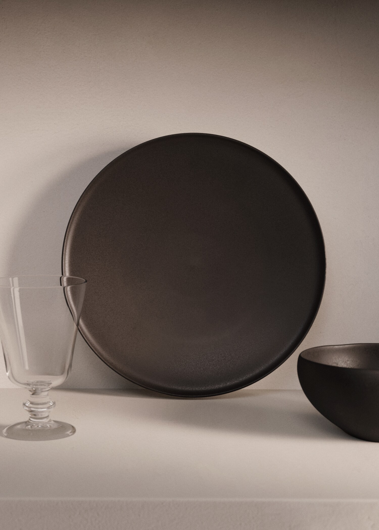 Assiette plate en terre cuite mate - Plan général