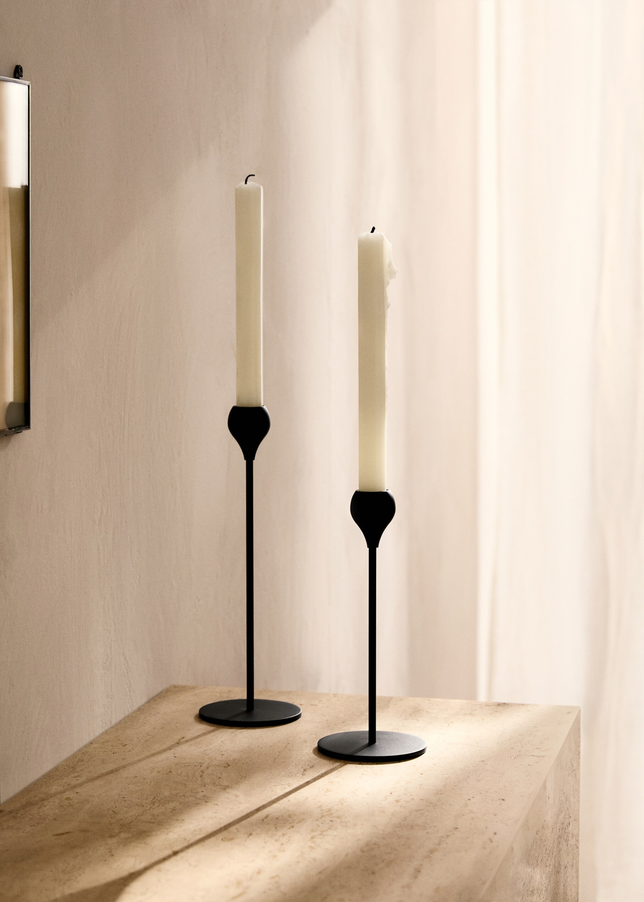 Candelabro de metal pequeno - Plano geral