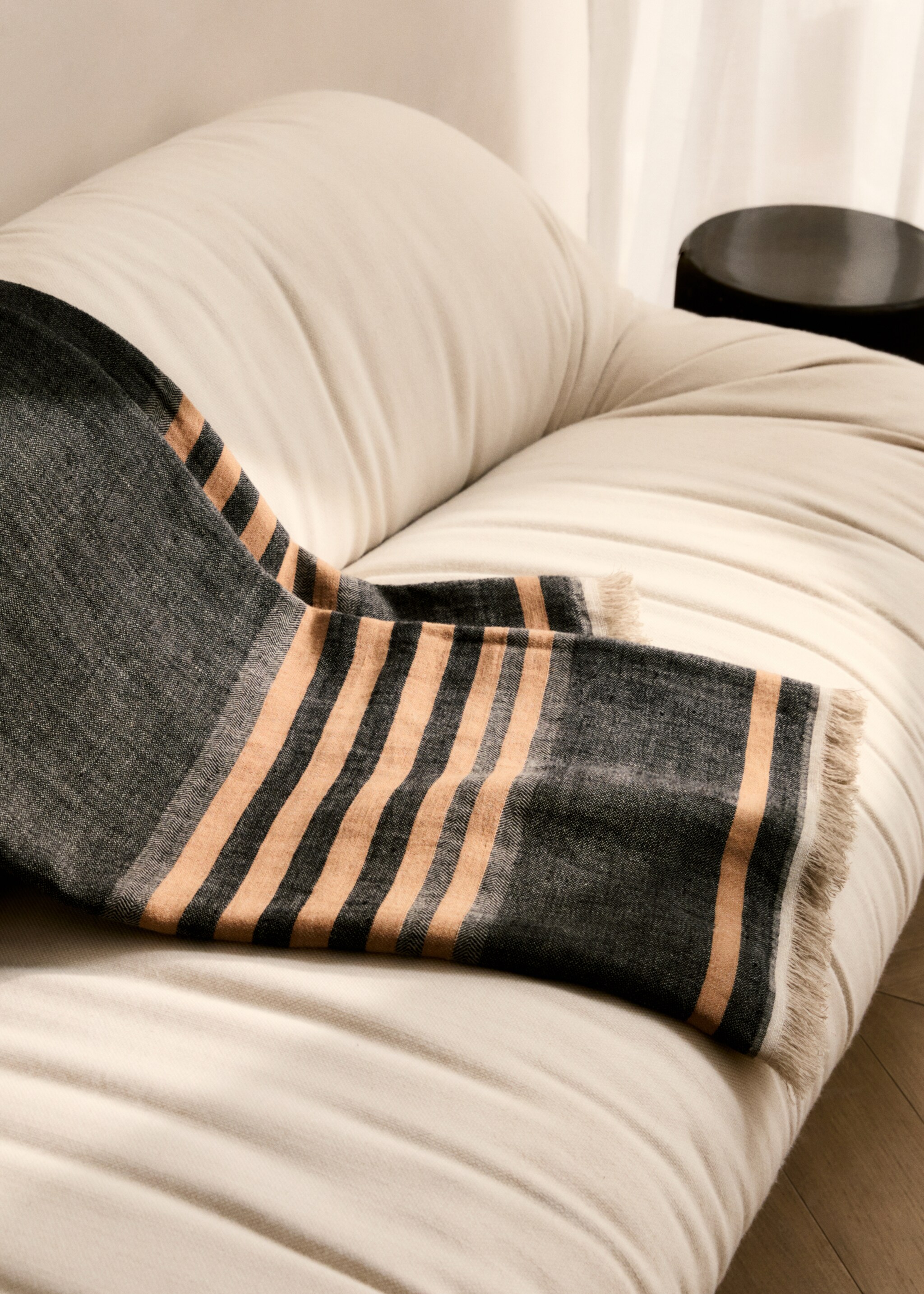 Striped linen blanket - General plane