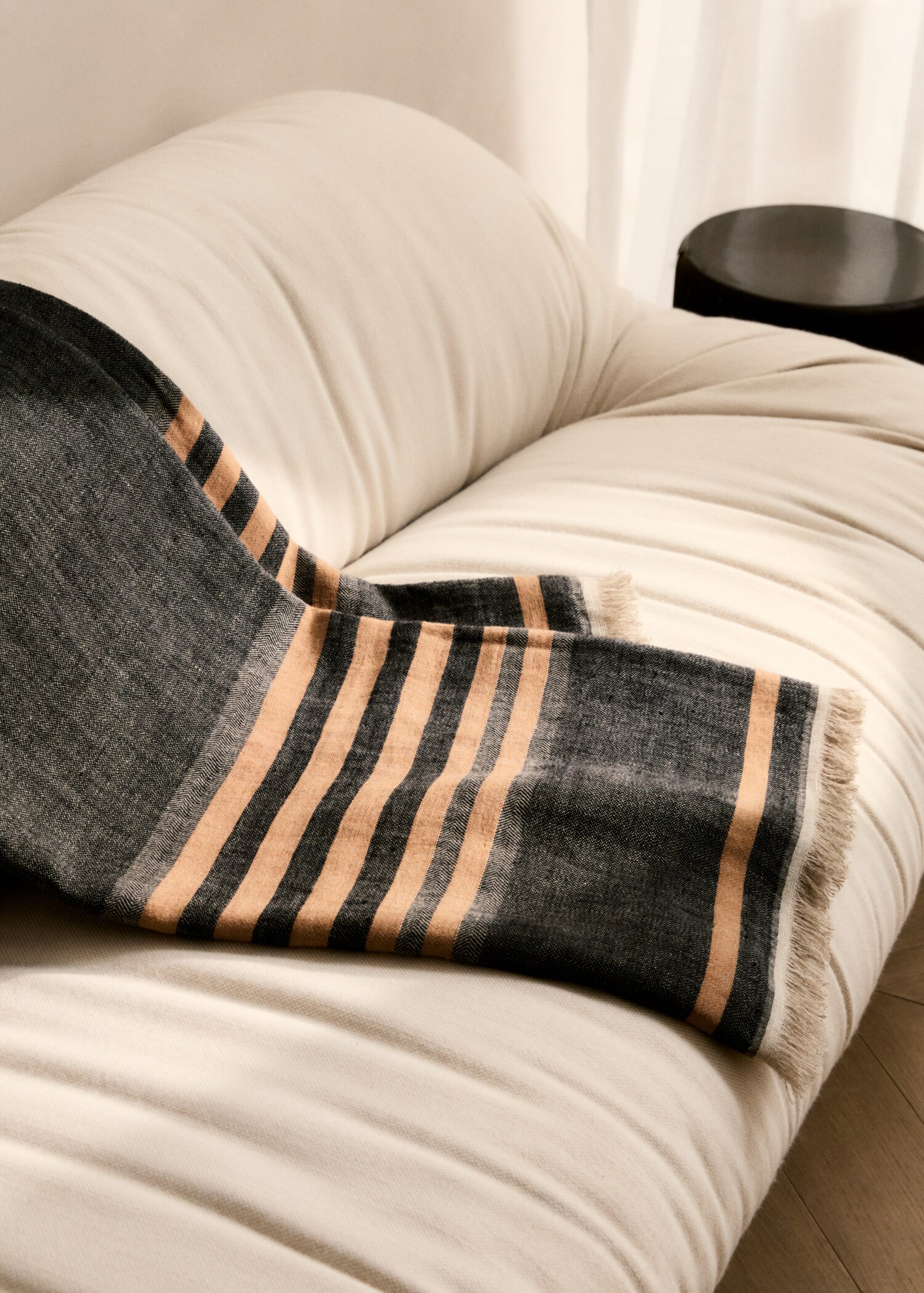 Striped linen blanket - General plane