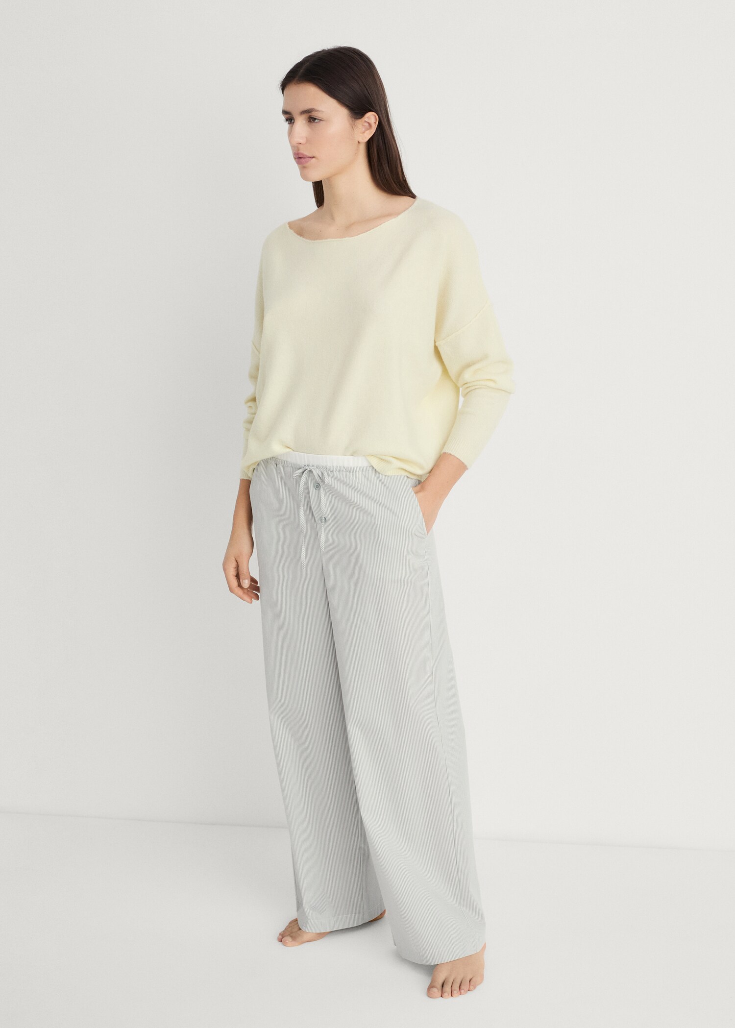 Oversize knit sweater - General plane